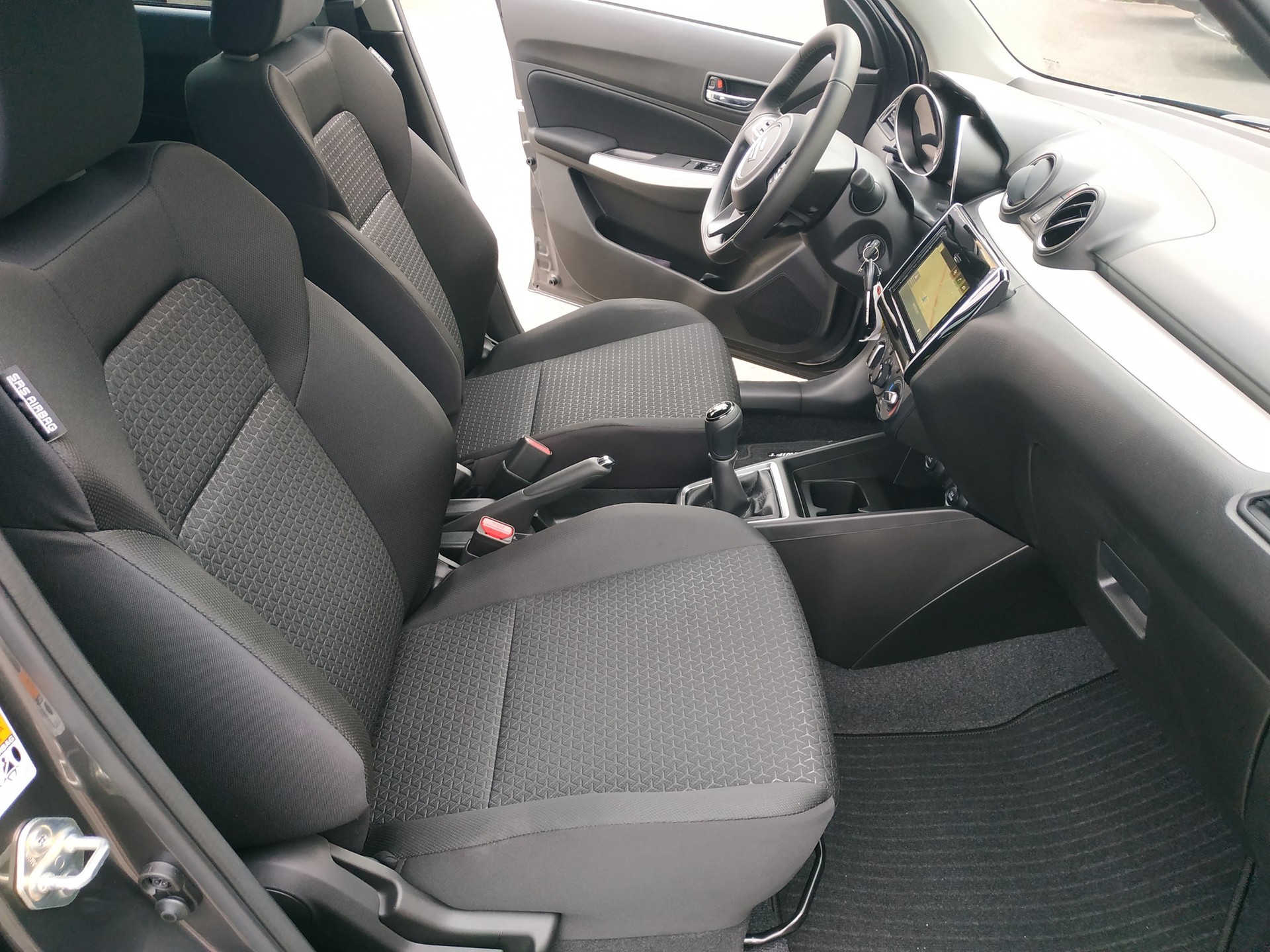 SUZUKI Swift 1.2 Compact + 4x4 Hybrid-image-13