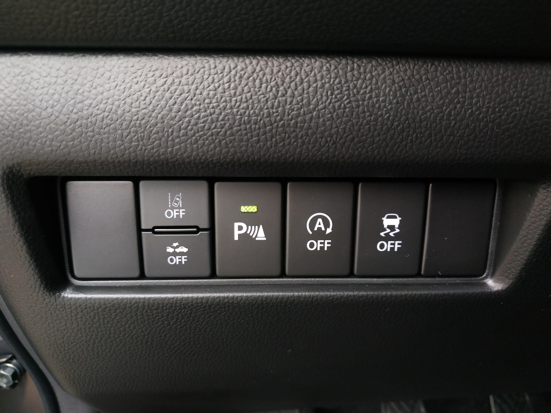 SUZUKI Swift 1.2 Compact + 4x4 Hybrid-image-15