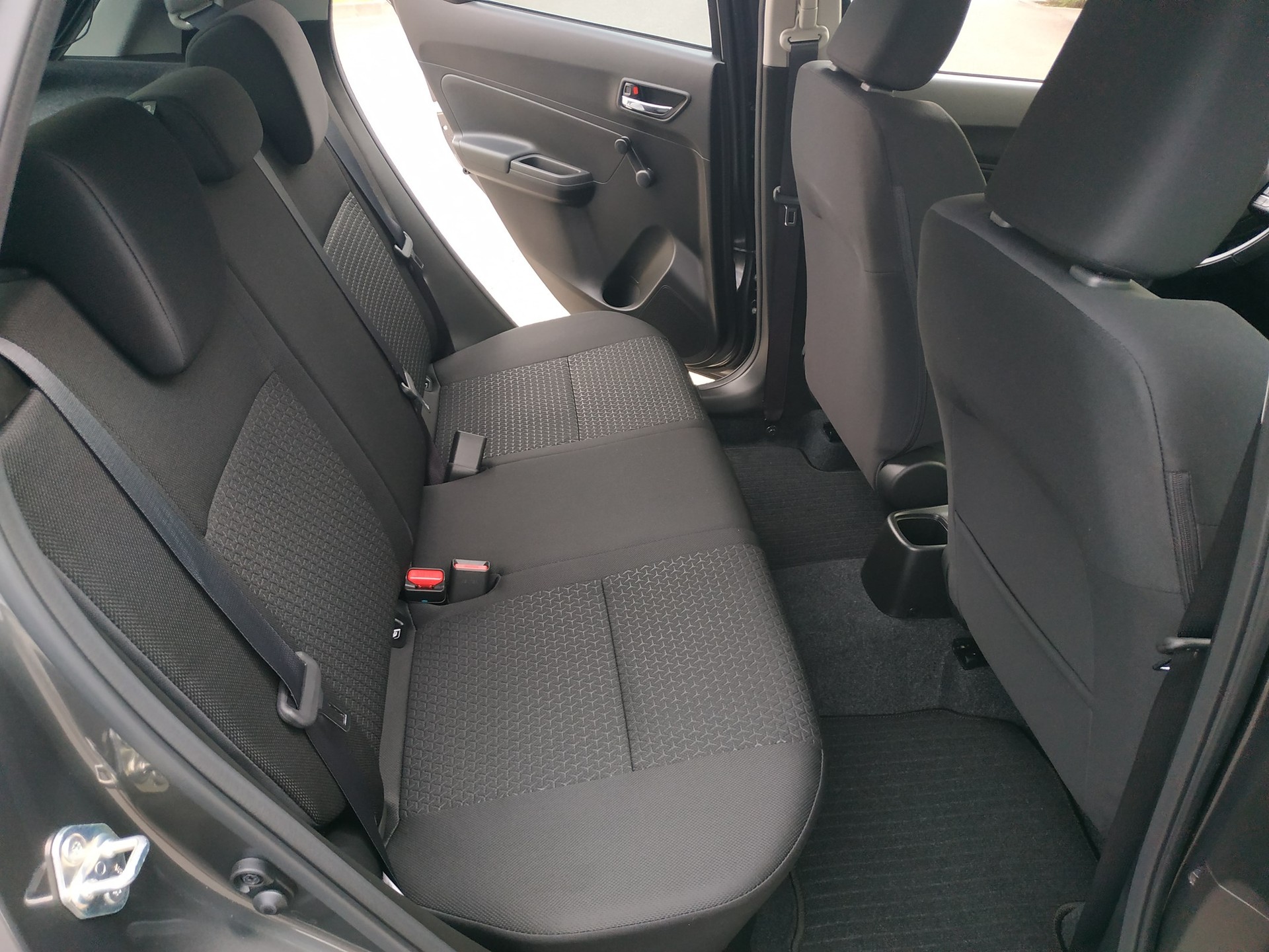 SUZUKI Swift 1.2 Compact + 4x4 Hybrid-image-17