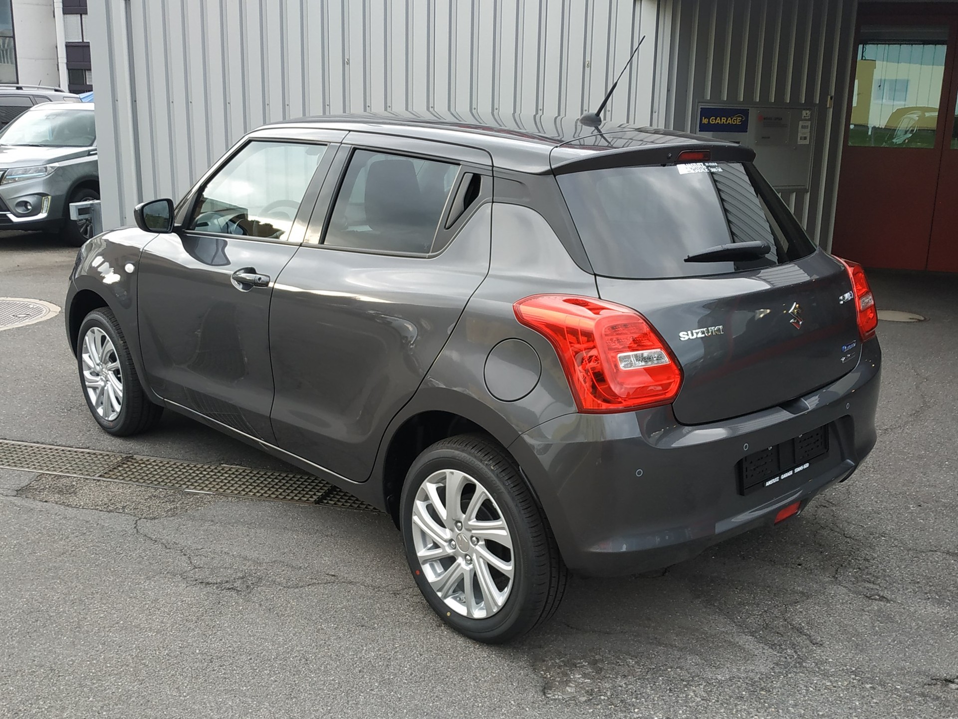 SUZUKI Swift 1.2 Compact + 4x4 Hybrid-image-3