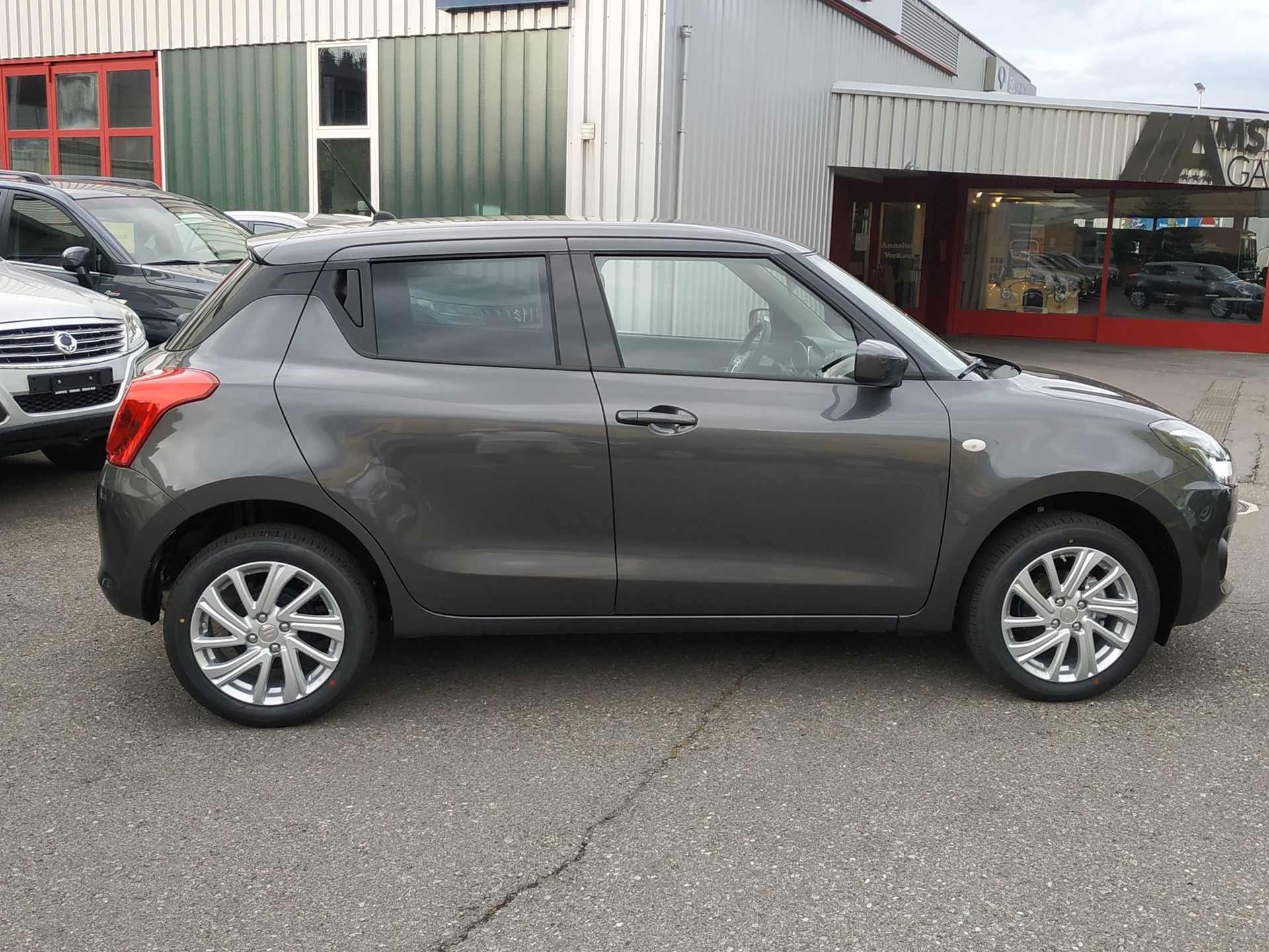 SUZUKI Swift 1.2 Compact + 4x4 Hybrid-image-4