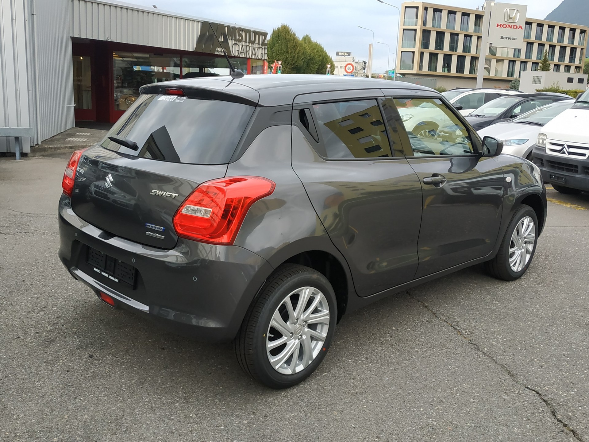 SUZUKI Swift 1.2 Compact + 4x4 Hybrid-image-5