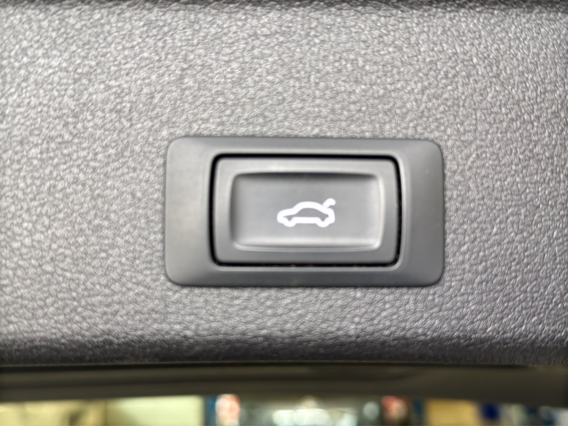AUDI A4 Avant 2.0 TFSI Sport S-tronic S-Line-image-26