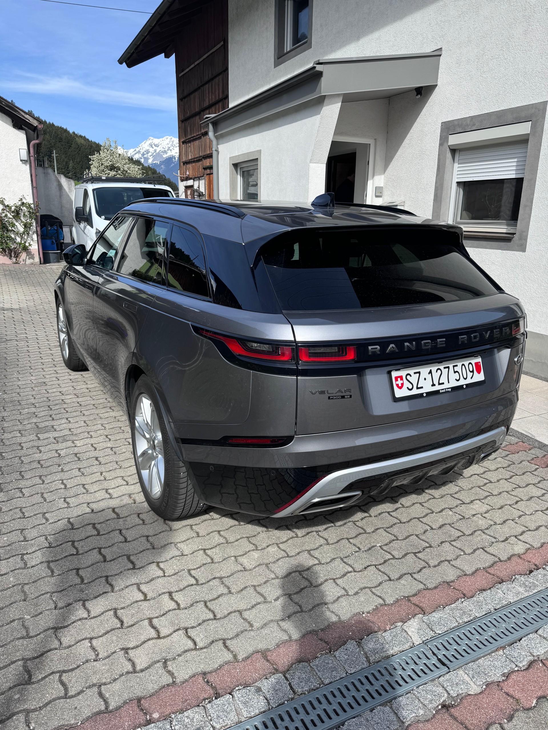 LAND ROVER Range Rover Velar R-Dynamic P 300 SE Automatic-image-4