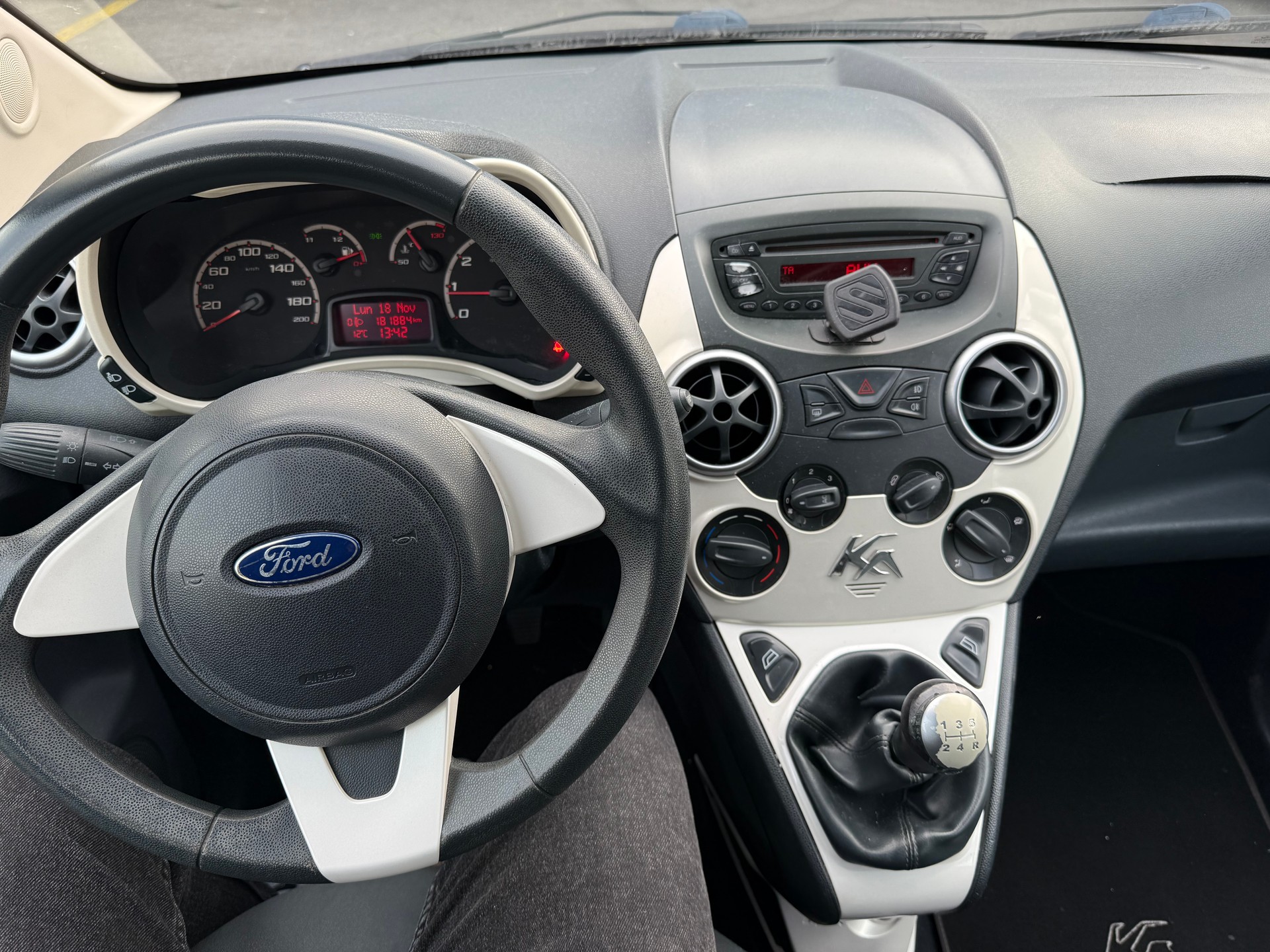FORD KA 1.25 Titanium-image-8