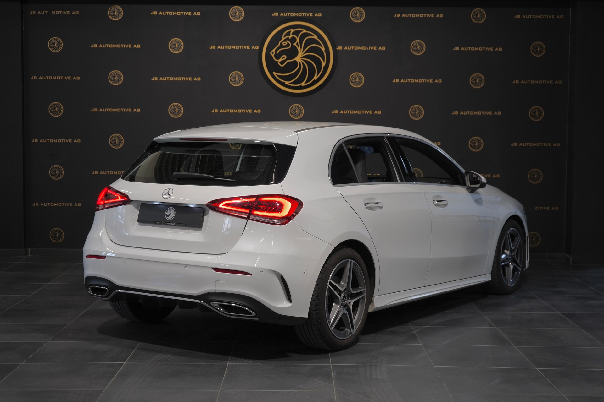 MERCEDES-BENZ A 200 d AMG Line 8G-DCT-image-1