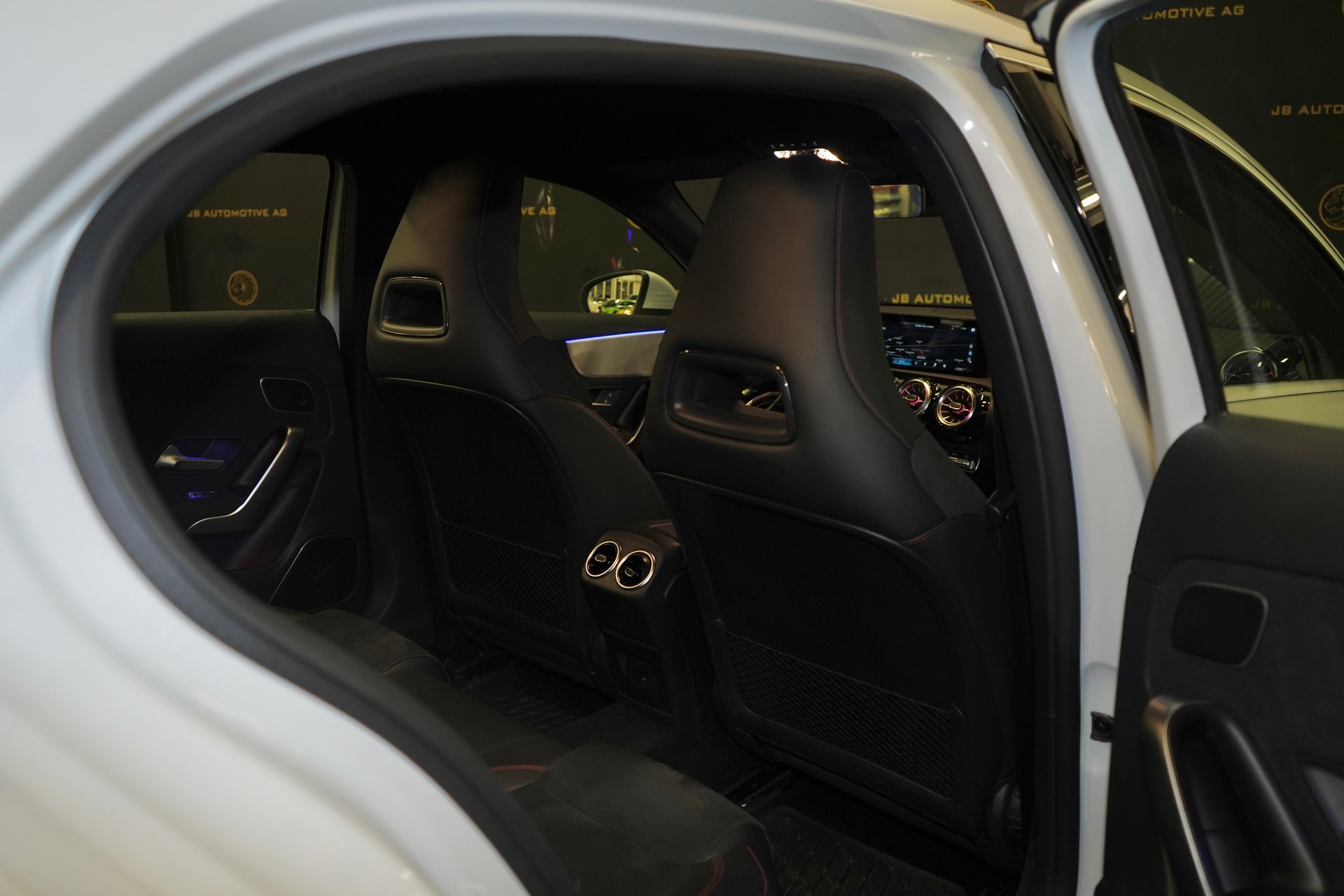 MERCEDES-BENZ A 200 d AMG Line 8G-DCT-image-7