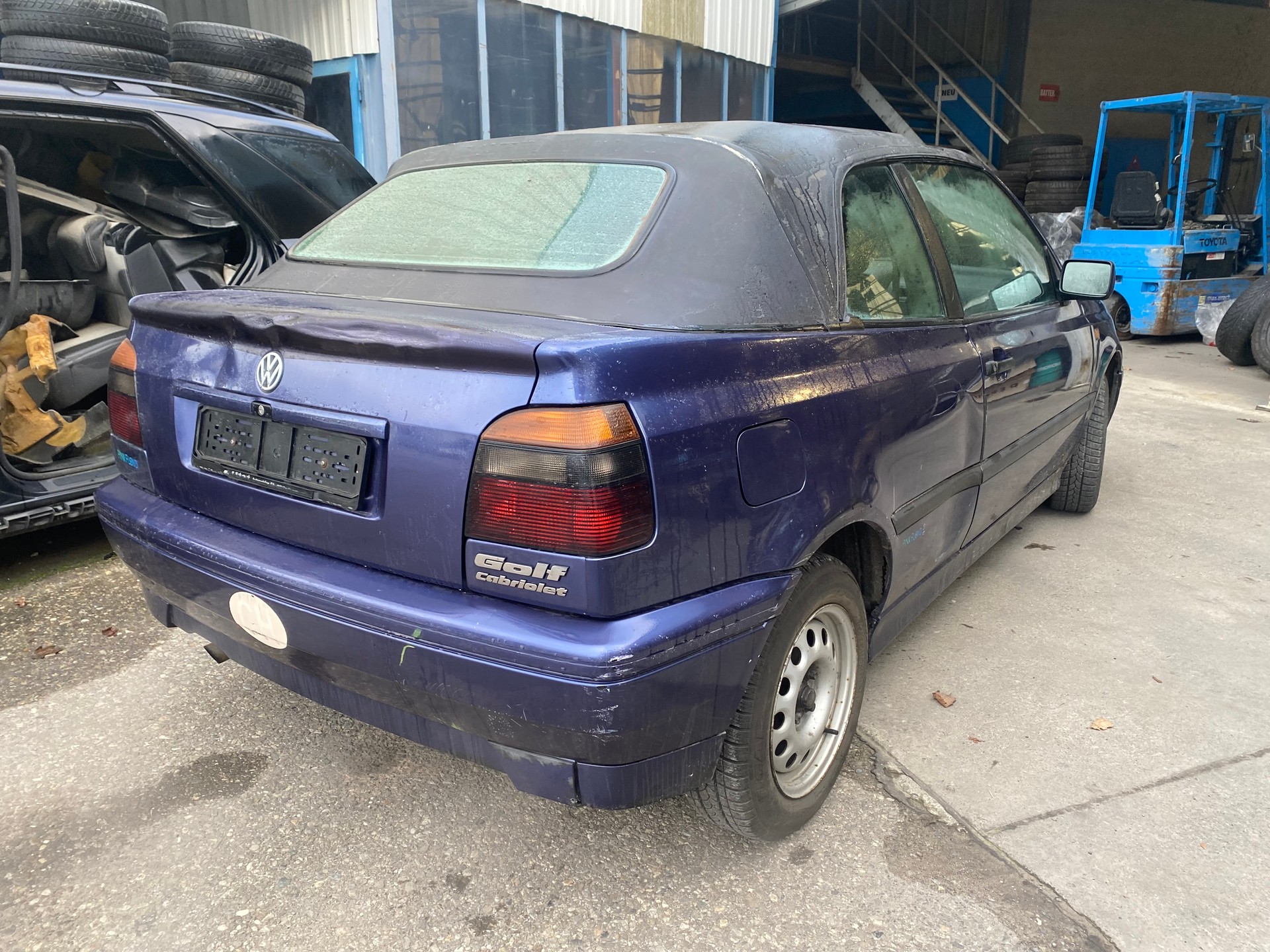 VW Golf Cabriolet 2000 Pink Floyd-image-2