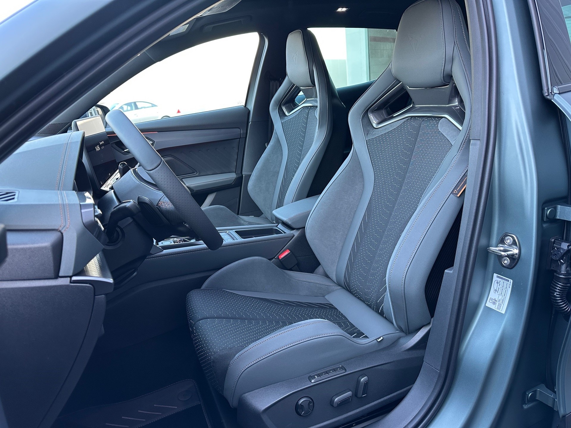 CUPRA Formentor 1.5 e-HYBRID pHEV Extreme DSG-image-5