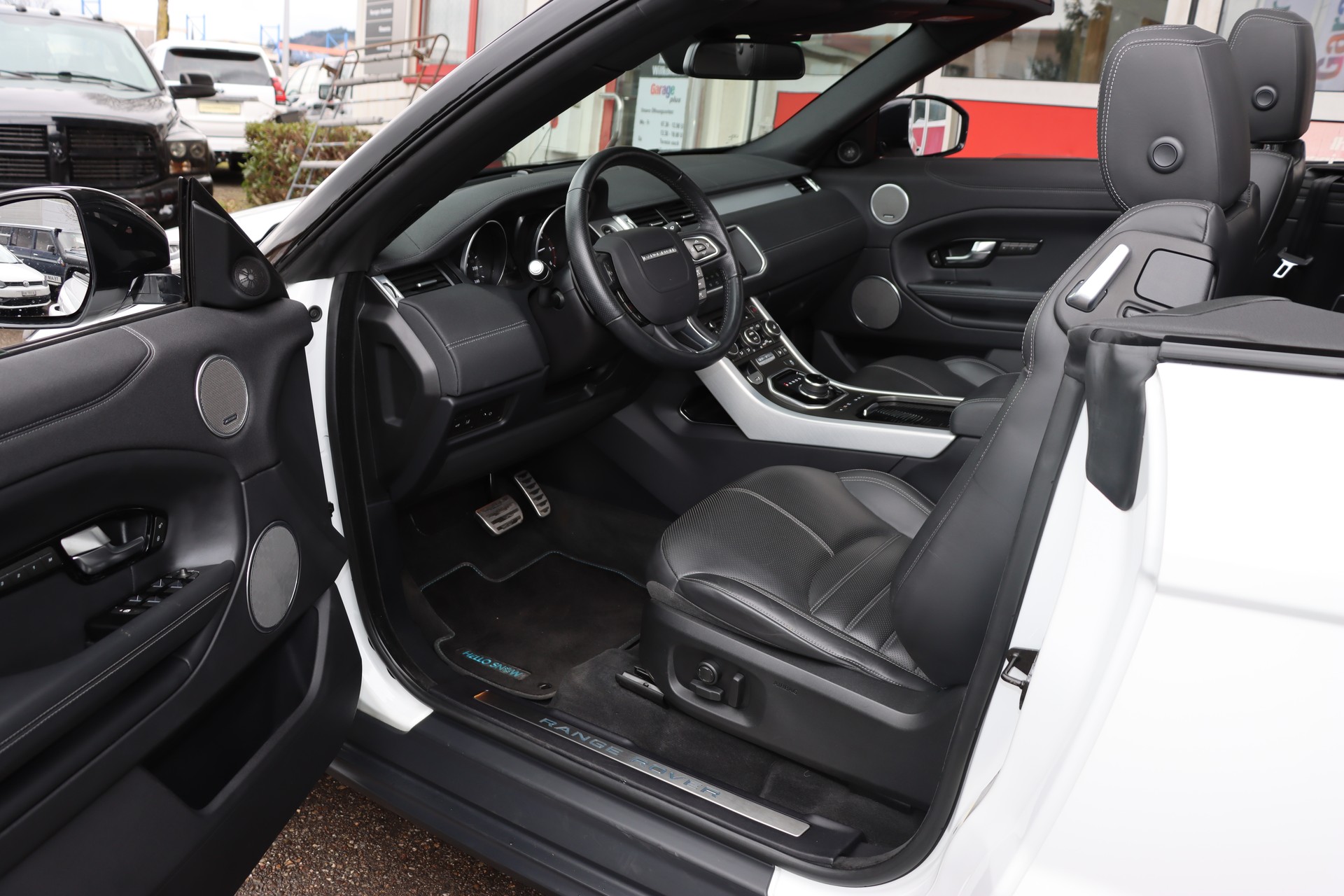 LAND ROVER Range Rover Evoque Convert. 2.0 TD4 SE Dynamic AT9-image-9