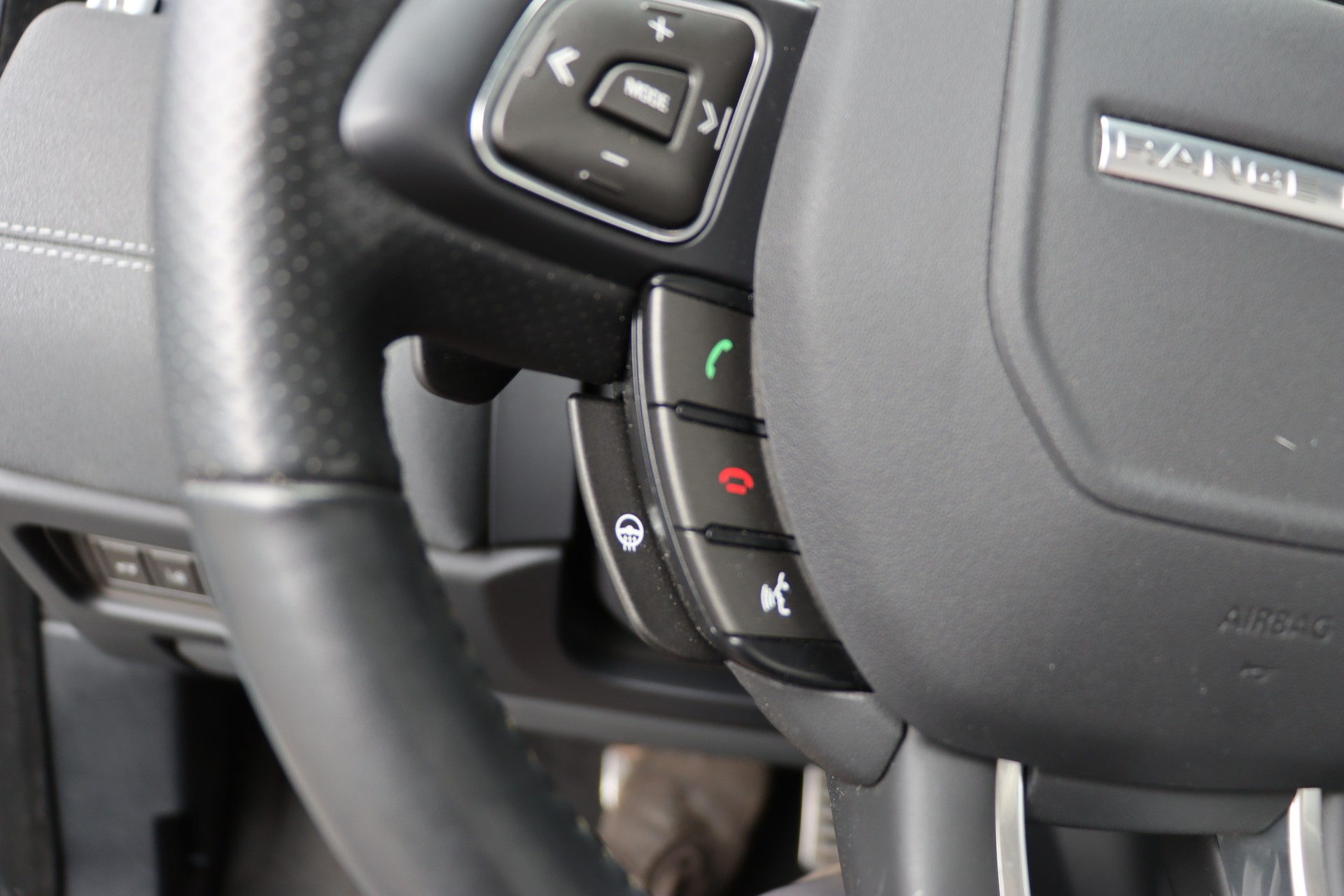 LAND ROVER Range Rover Evoque Convert. 2.0 TD4 SE Dynamic AT9-image-15