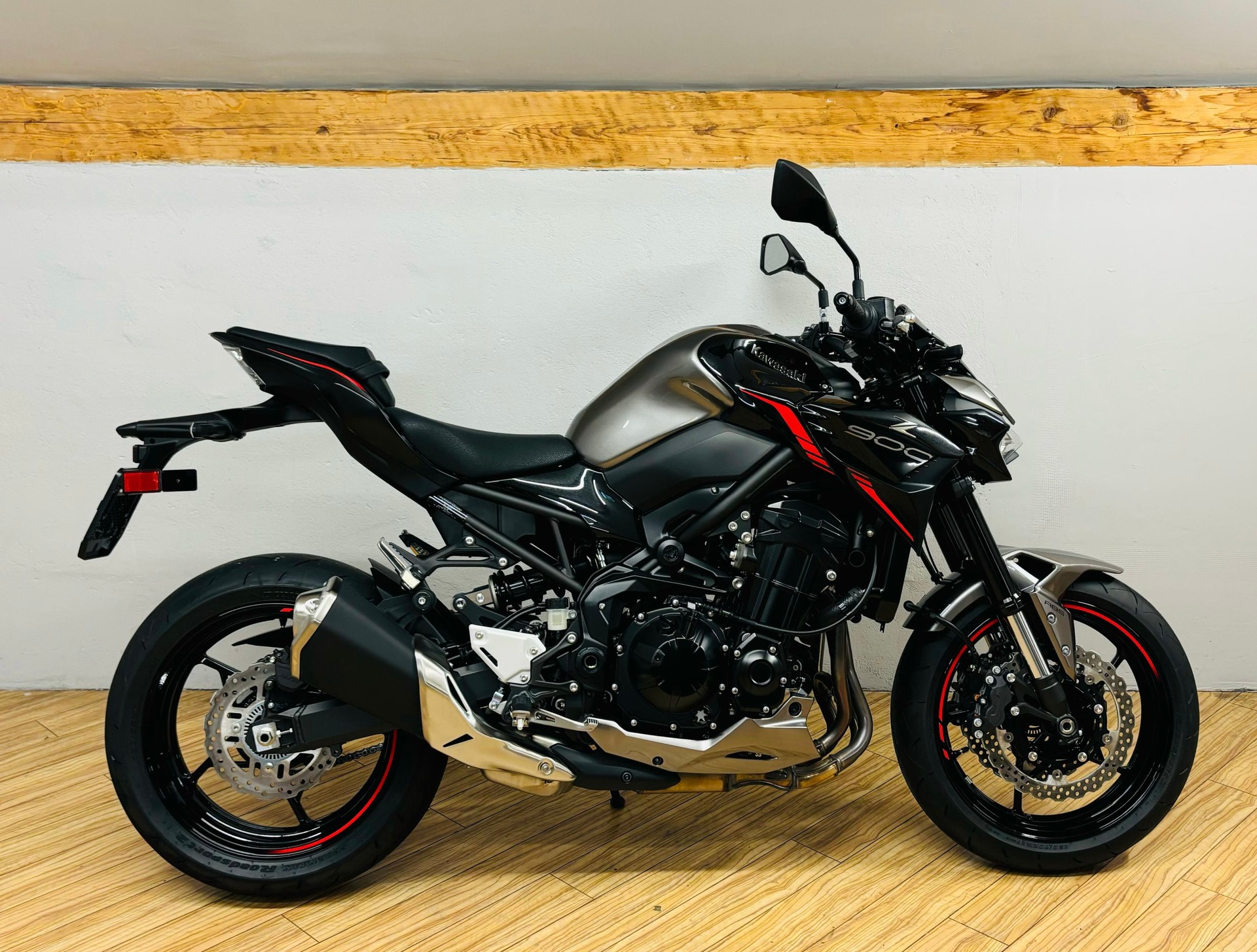 KAWASAKI Z 900 (35kW)-showroom-element-1