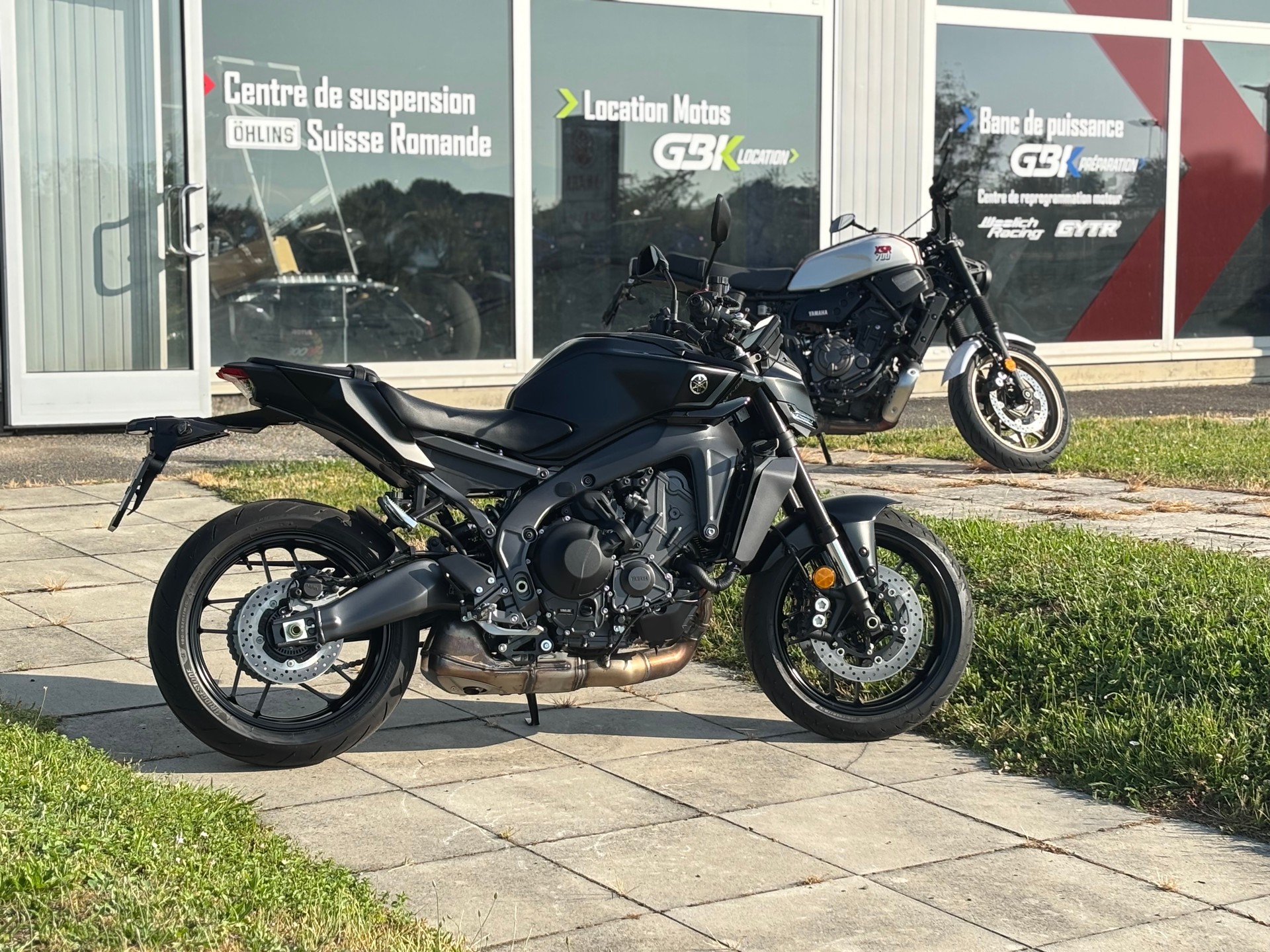 YAMAHA MT-09 Y-AMT-showroom-element-1