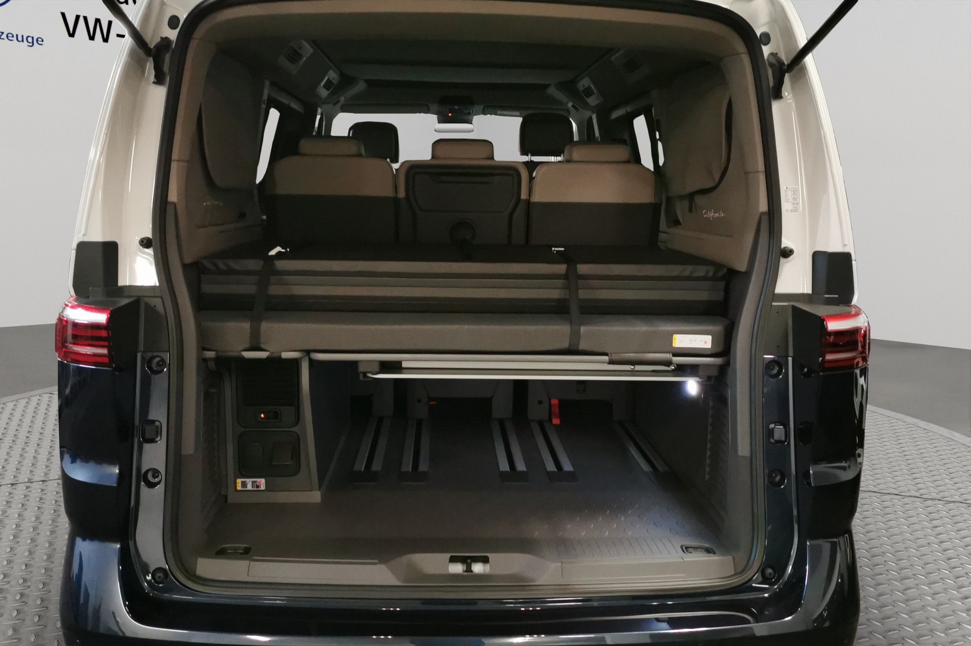 VW California 2.0 TDI Beach Tour Liberty-image-12