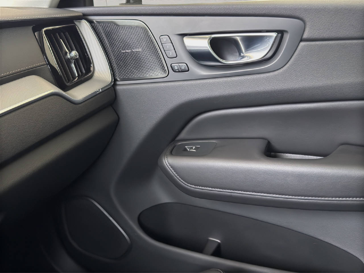 VOLVO XC60 2.0 T6 TE Ultimate Bright-image-17