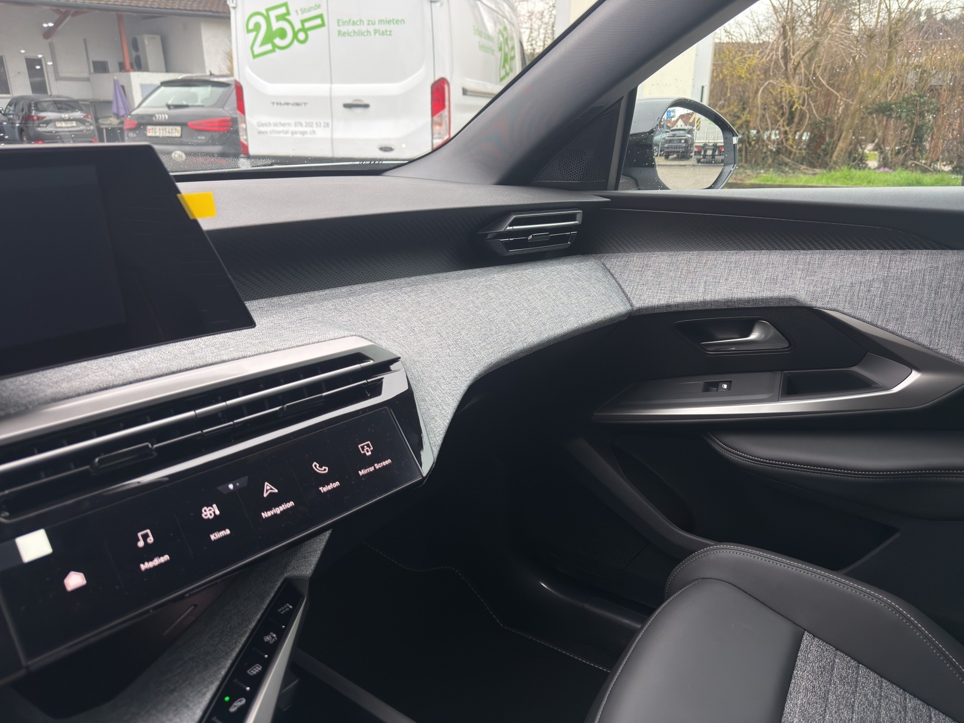 PEUGEOT 3008 145 e-DSC6 Hybrid Allure-image-19