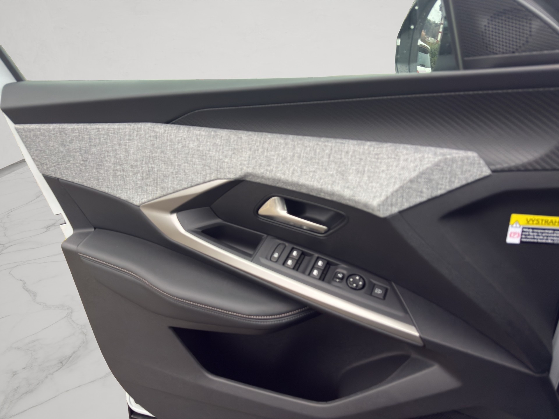 PEUGEOT 3008 145 e-DSC6 Hybrid Allure-image-24