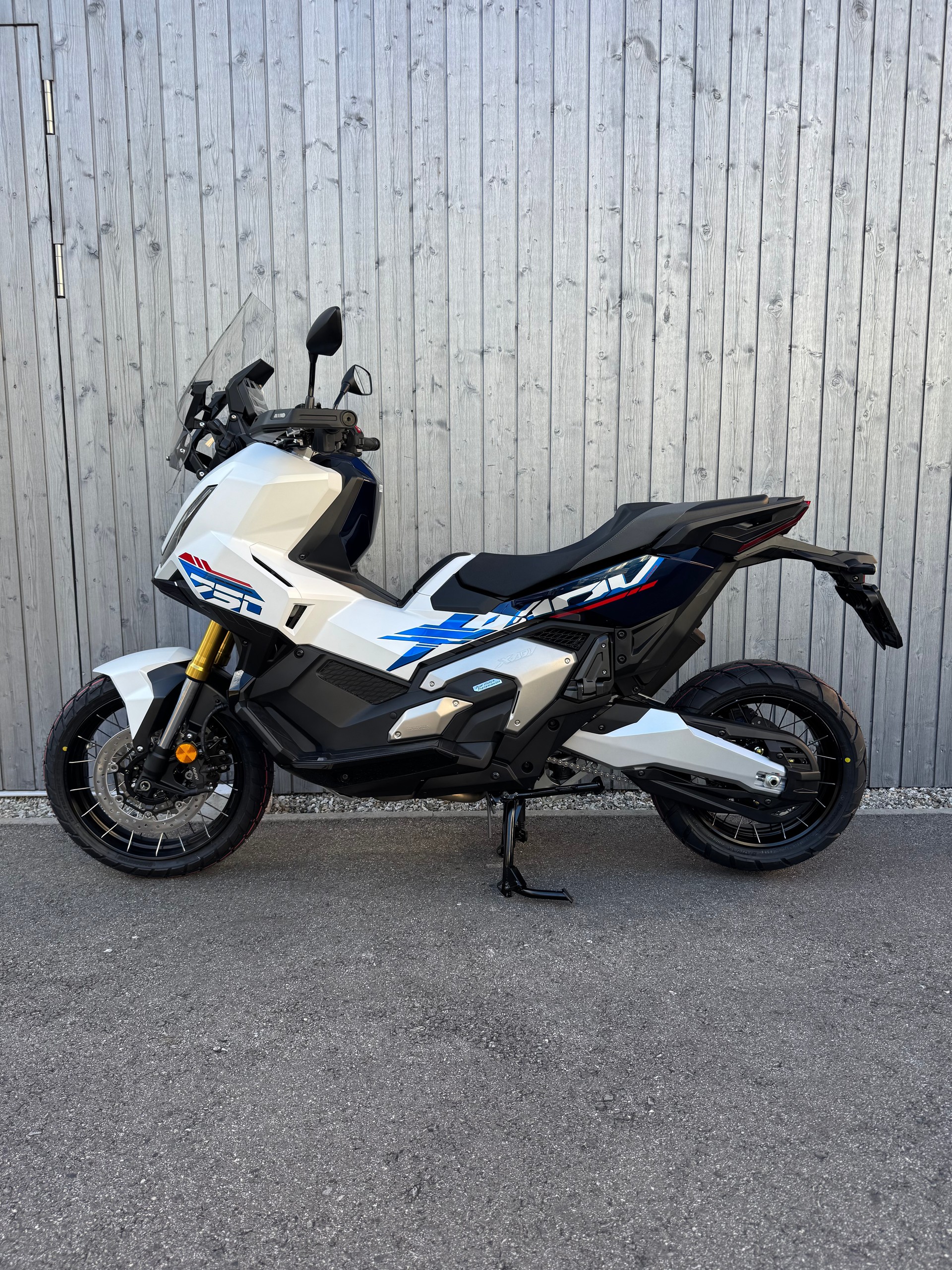 HONDA X-ADV 750-image-5