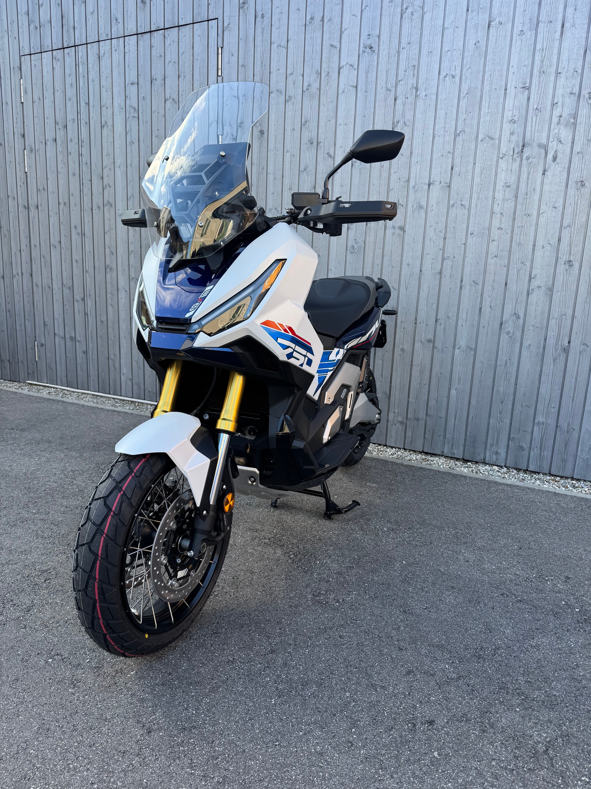 HONDA X-ADV 750-showroom-element-1