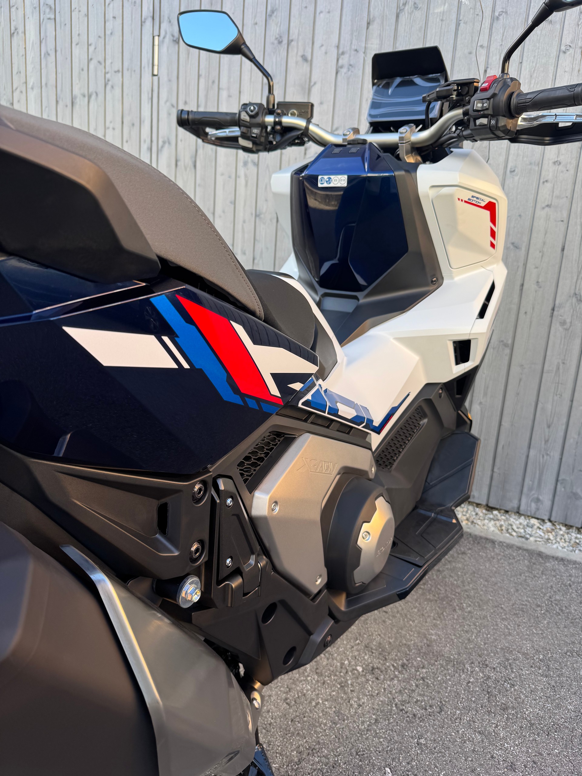 HONDA X-ADV 750-image-8