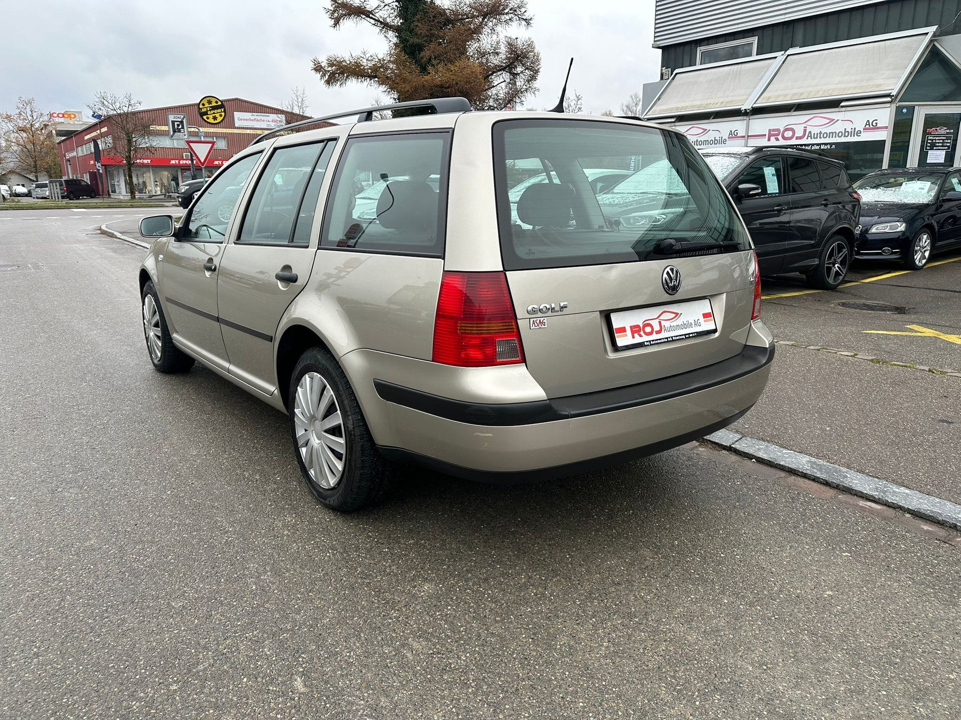 VW Golf Variant 1.6 Comfortline Automatic-image-7