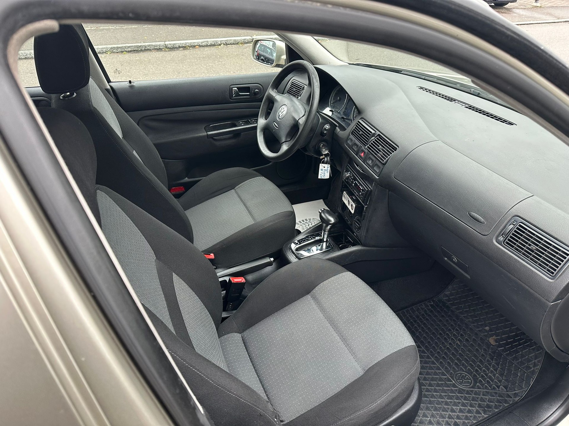 VW Golf Variant 1.6 Comfortline Automatic-image-15