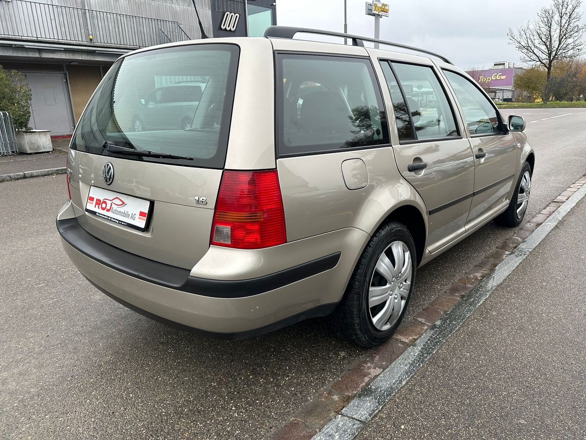 VW Golf Variant 1.6 Comfortline Automatic-image-5