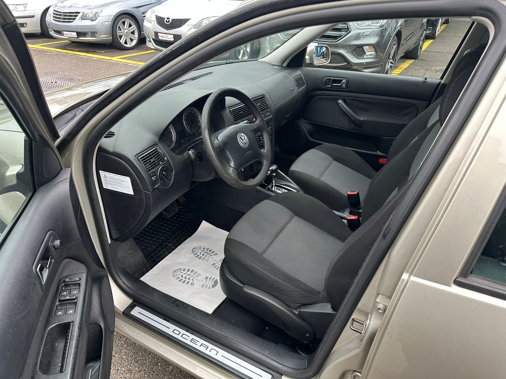 VW Golf Variant 1.6 Comfortline Automatic-image-8