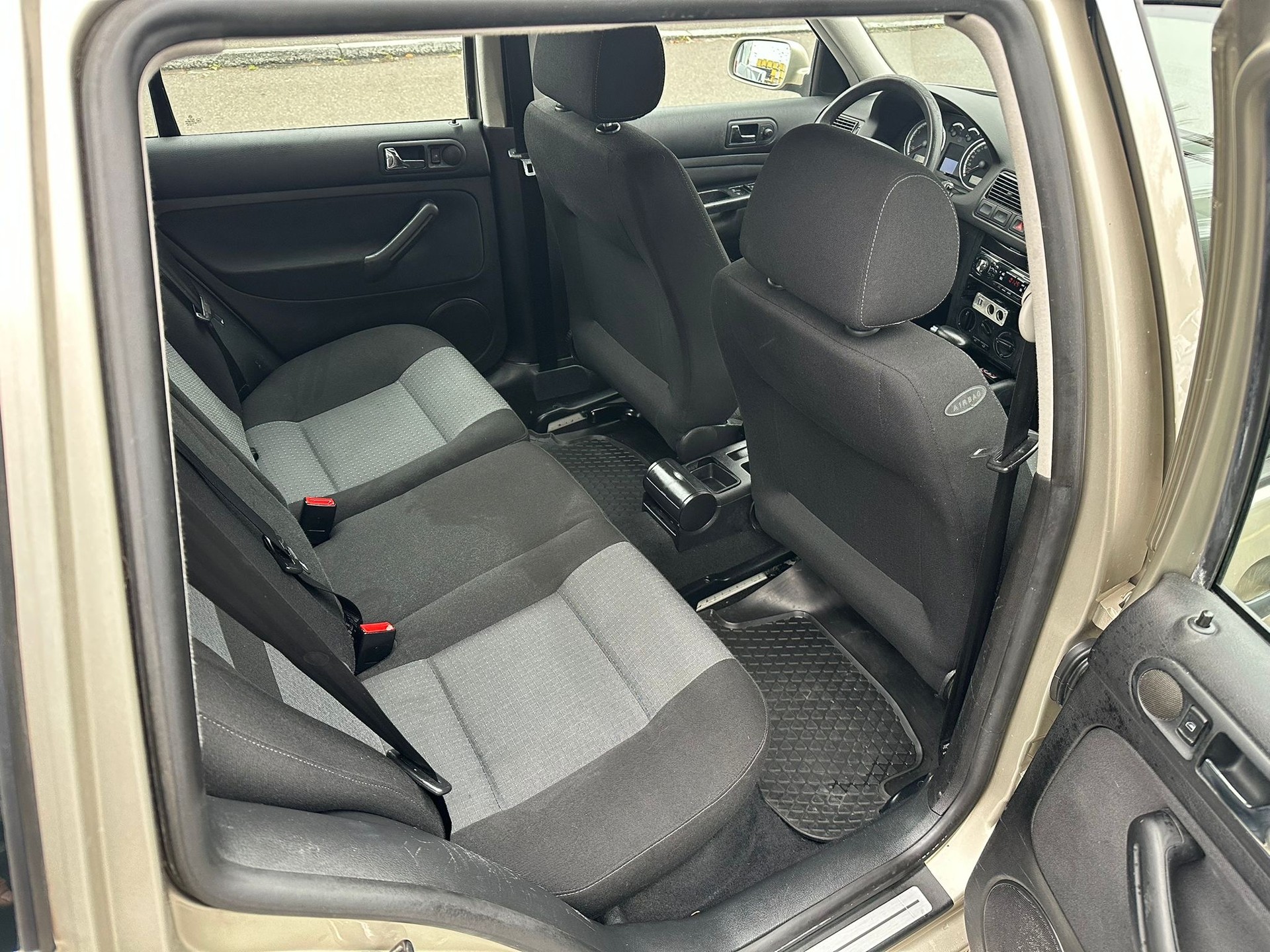 VW Golf Variant 1.6 Comfortline Automatic-image-14