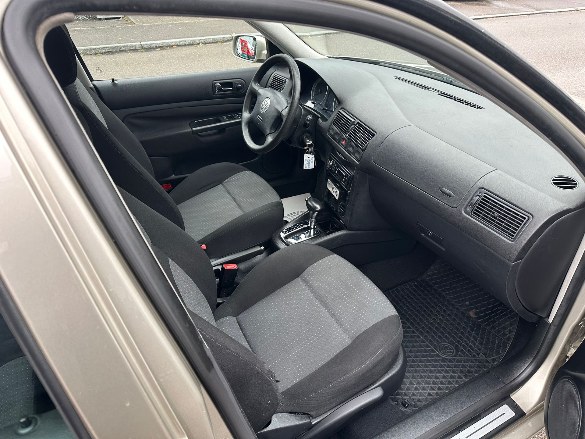 VW Golf Variant 1.6 Comfortline Automatic-image-13