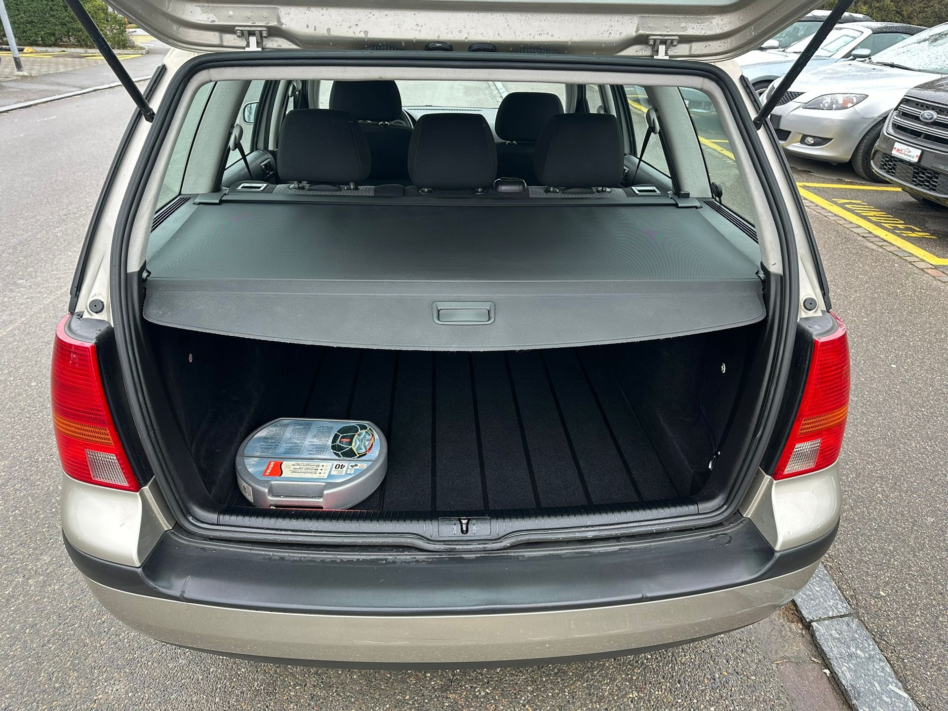 VW Golf Variant 1.6 Comfortline Automatic-image-11