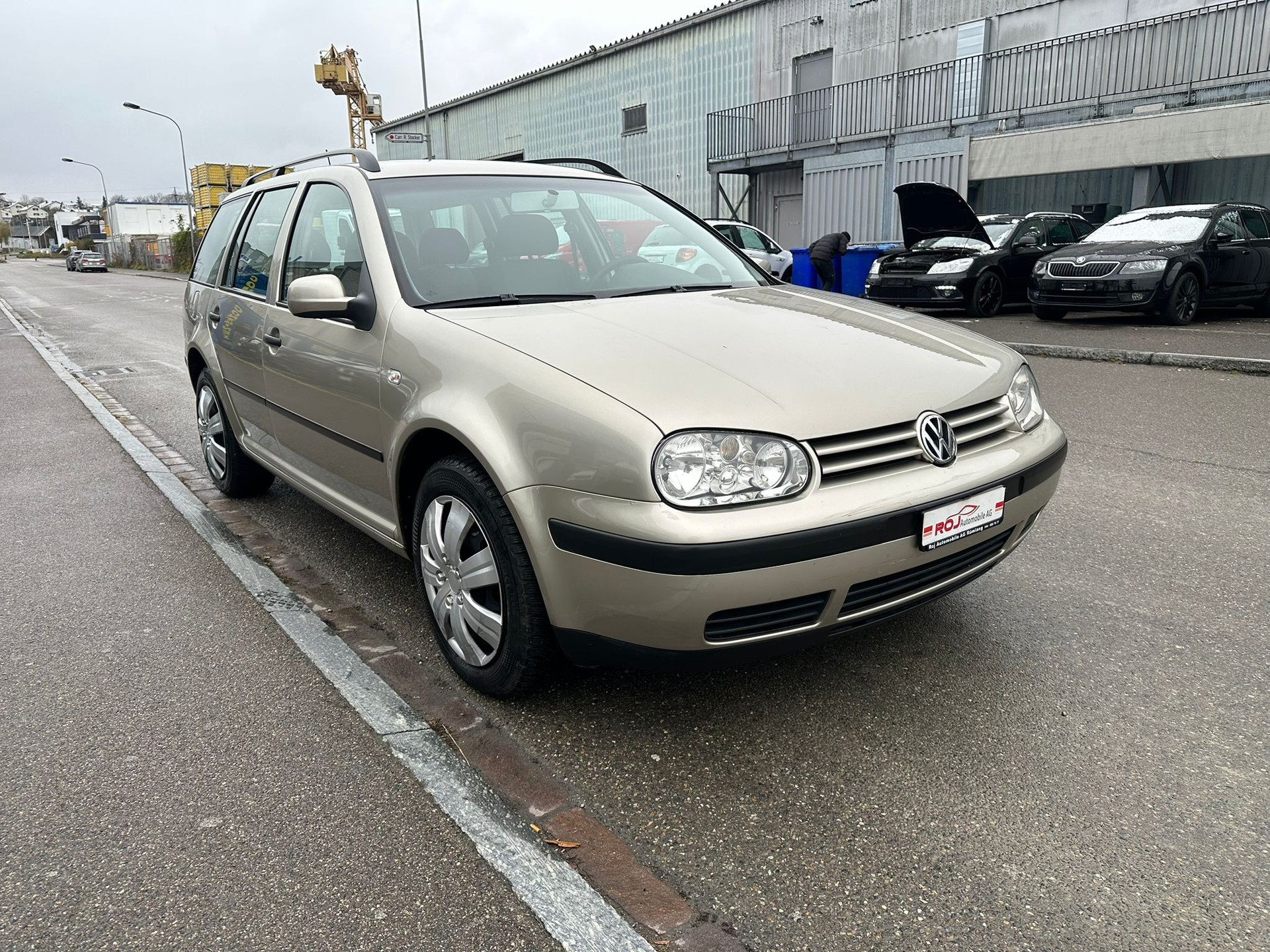 VW Golf Variant 1.6 Comfortline Automatic-image-3