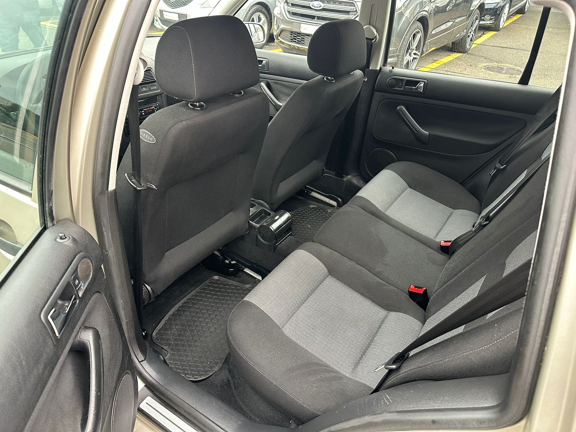 VW Golf Variant 1.6 Comfortline Automatic-image-9