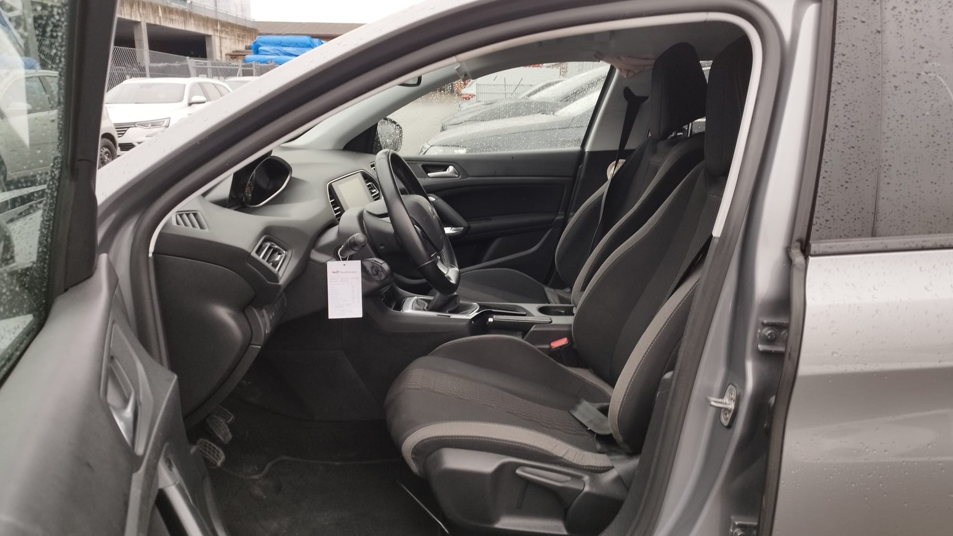 PEUGEOT 308 SW 1.2 THP Active-image-10