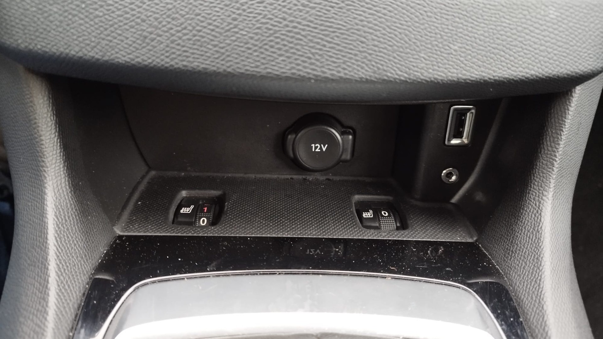 PEUGEOT 308 SW 1.2 THP Active-image-11
