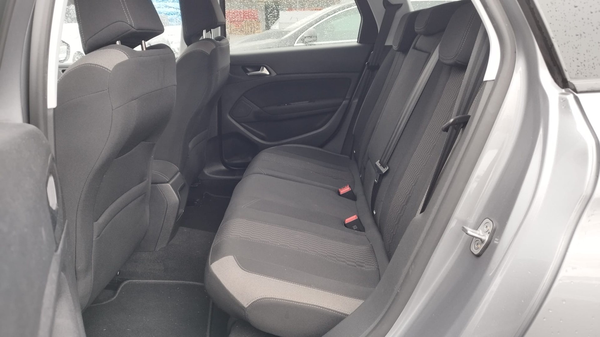 PEUGEOT 308 SW 1.2 THP Active-image-13