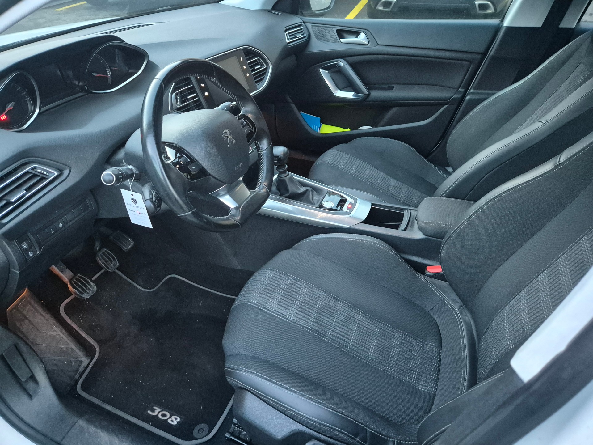 PEUGEOT 308 SW 1.2 Pure Tech Style-image-5