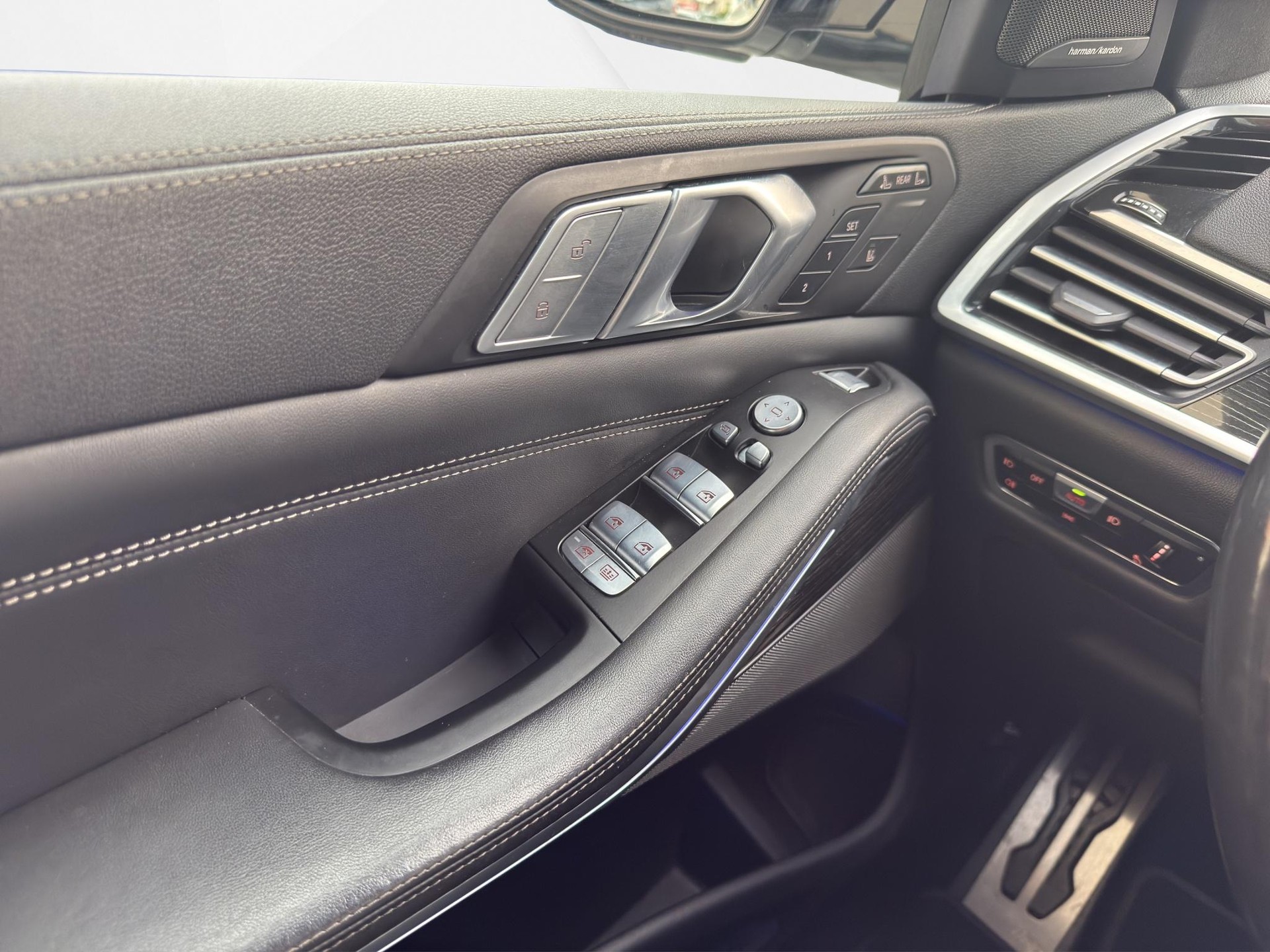 BMW X7 xDrive 40d-image-15