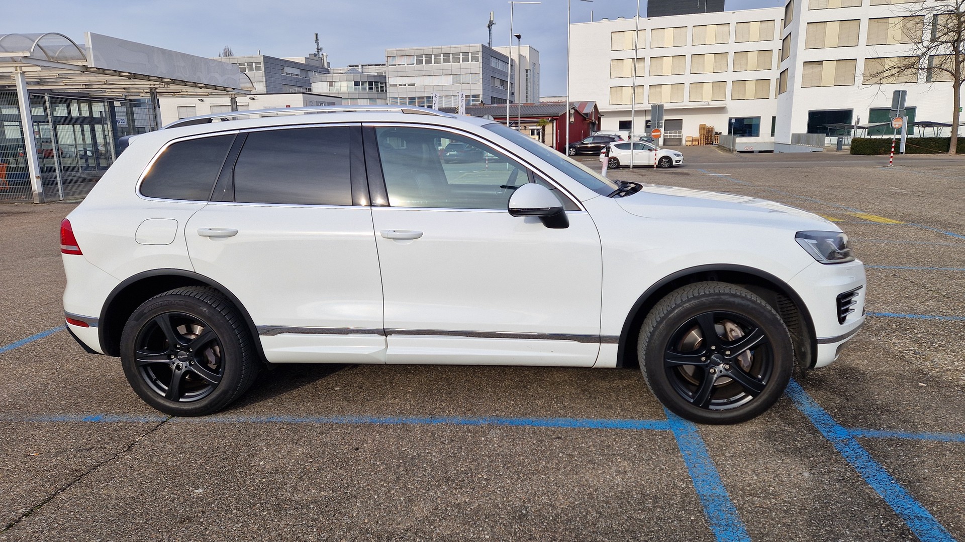 VW Touareg 3.0 TDI BlueMotion Technology Tiptronic-image-0