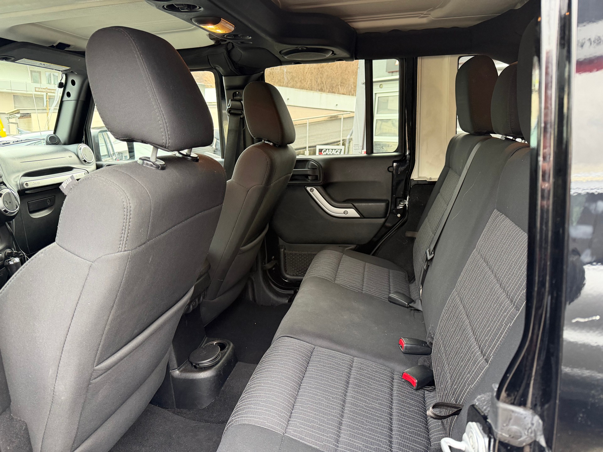 JEEP Wrangler 2.8CRD Unlimited Sahara Automatic-image-11