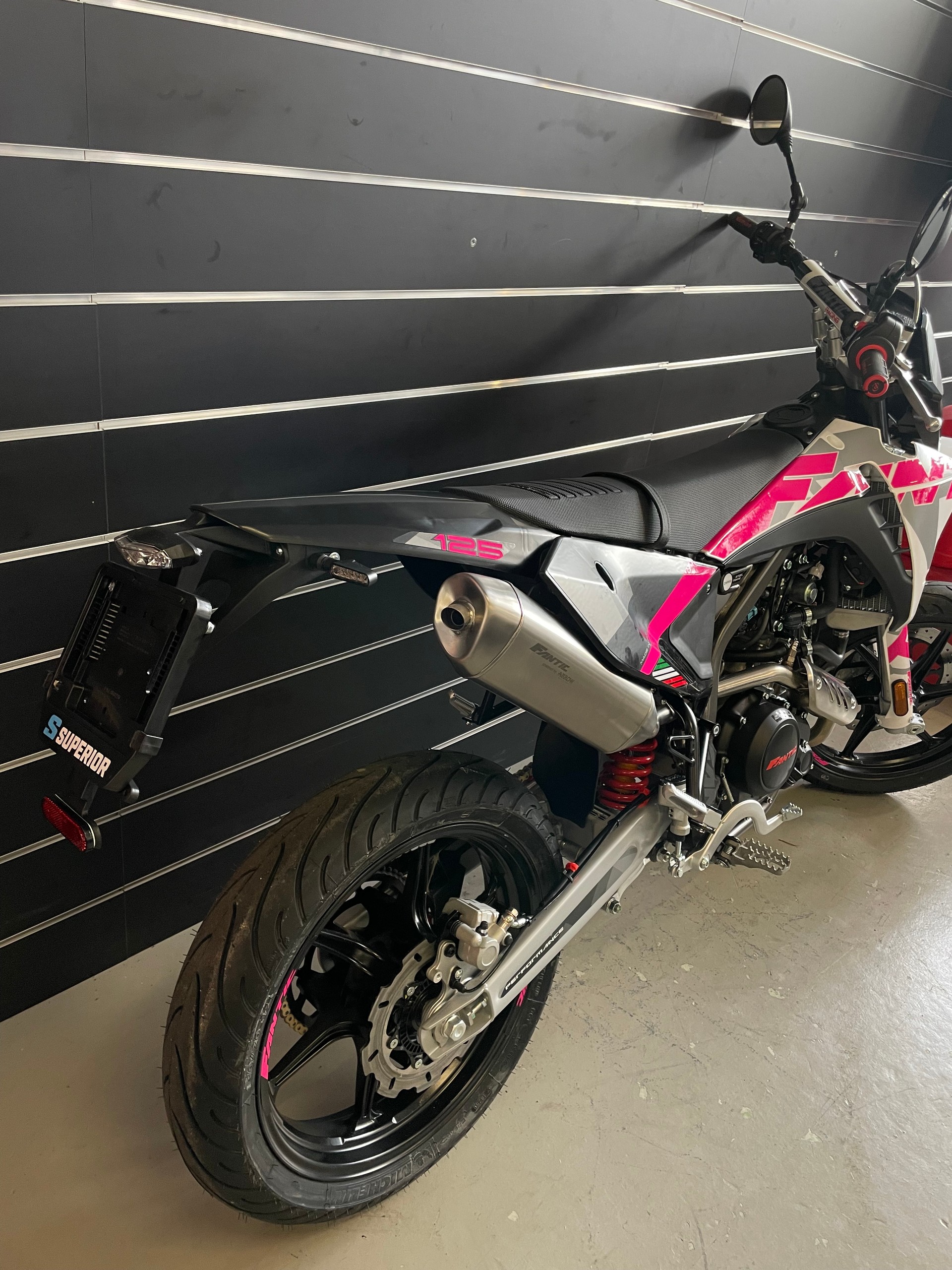 FANTIC XMF 125 Performance-showroom-element-3