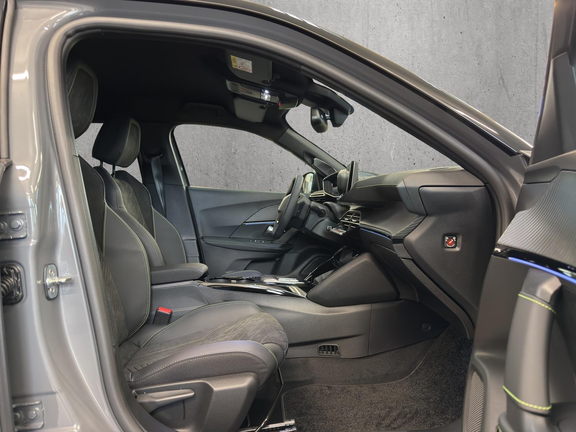 PEUGEOT 2008 1.2 Hybrid 145 GT-image-17