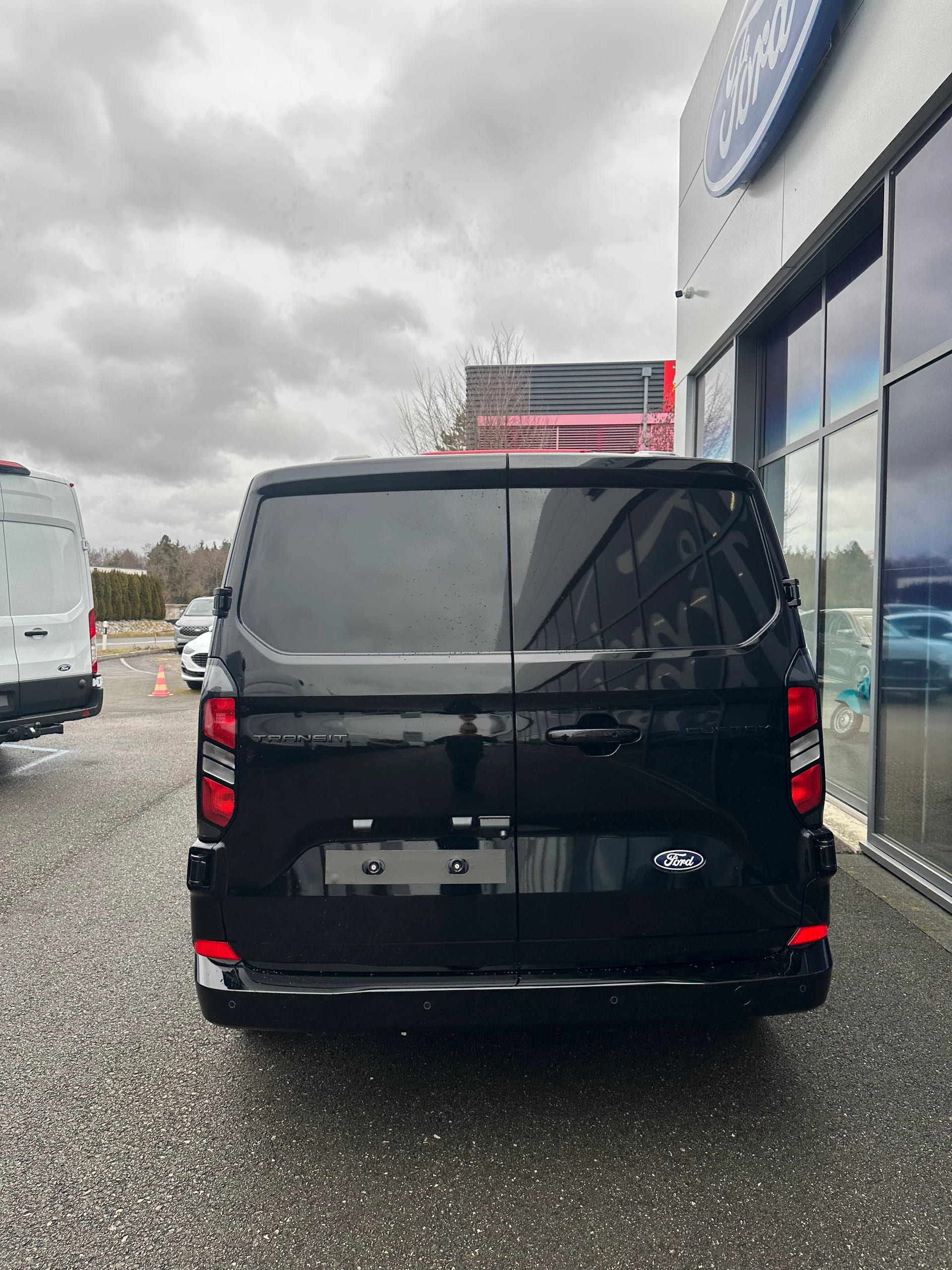 FORD Transit Custom Van 320 L2 2.0 EcoBl Limited/170CV/Aut.-image-4