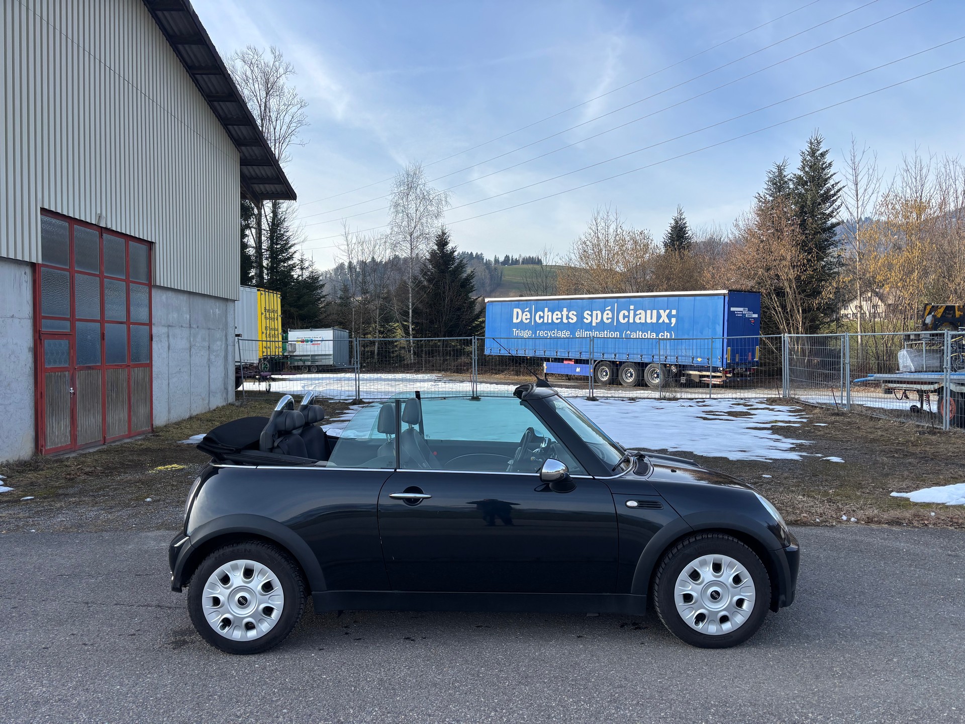 MINI Cooper Cabriolet-image-2