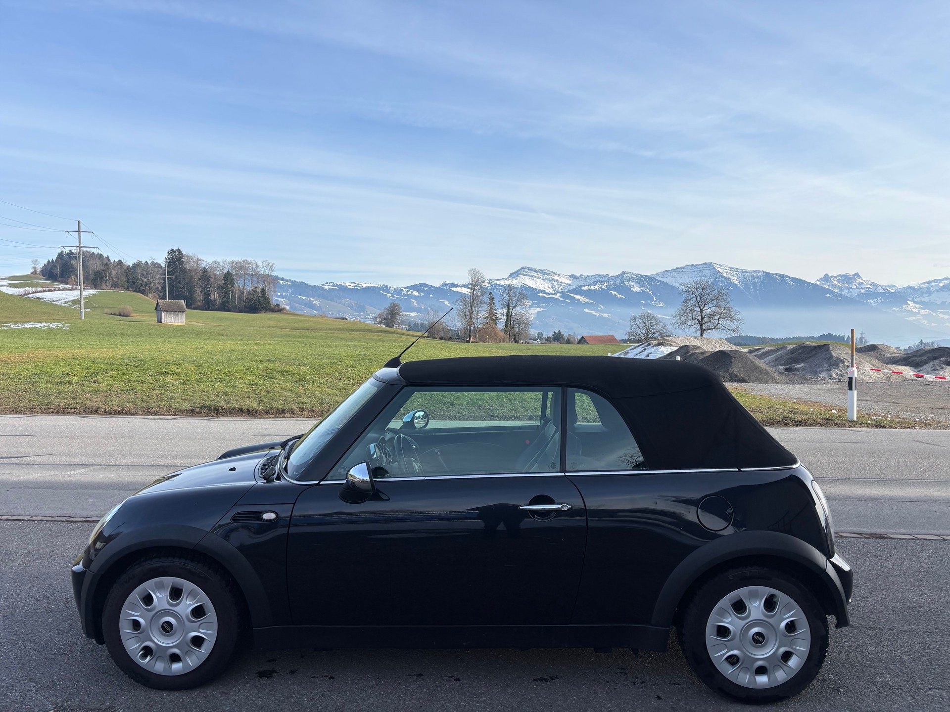 MINI Cooper Cabriolet-image-1