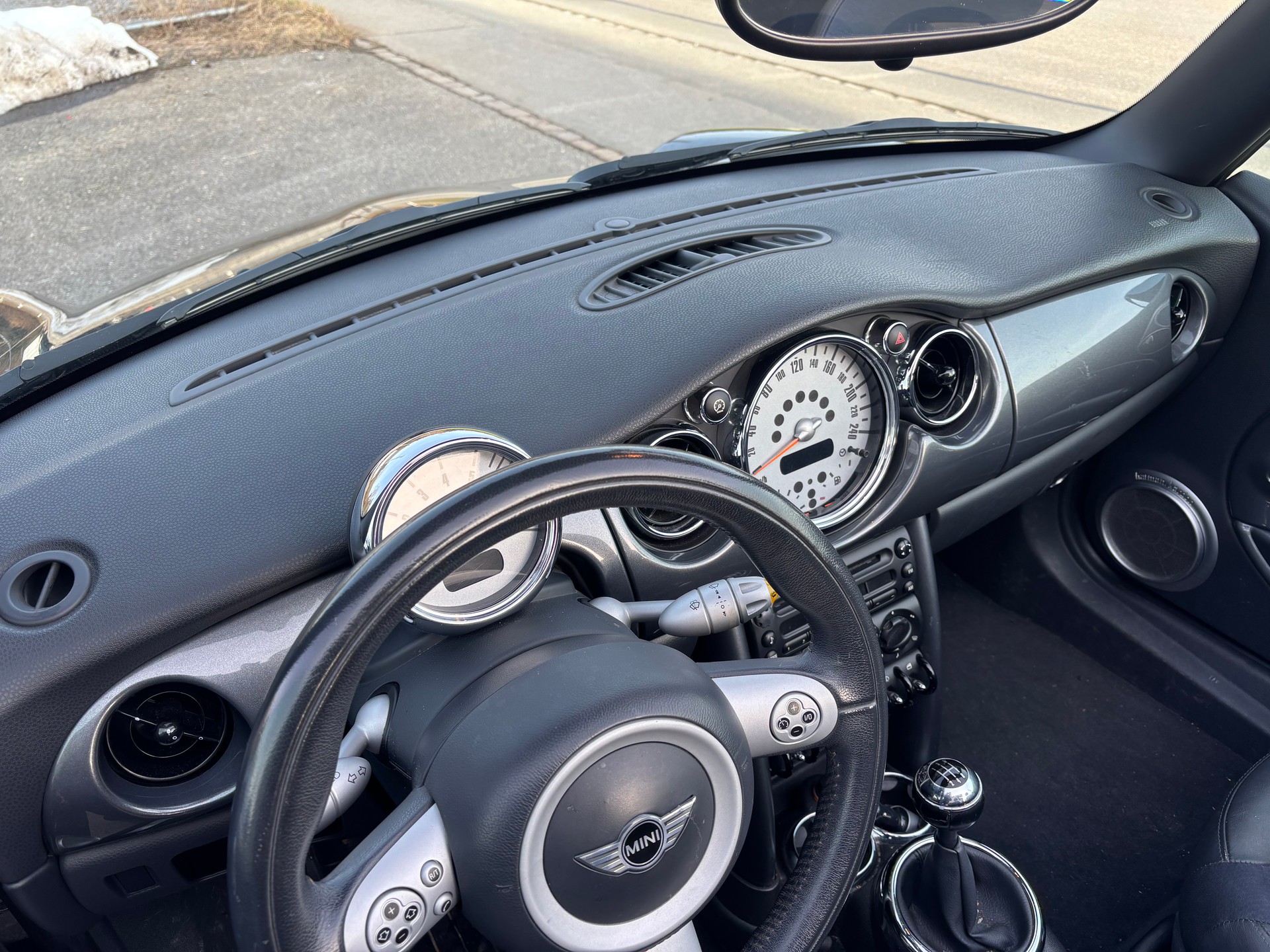 MINI Cooper Cabriolet-image-8