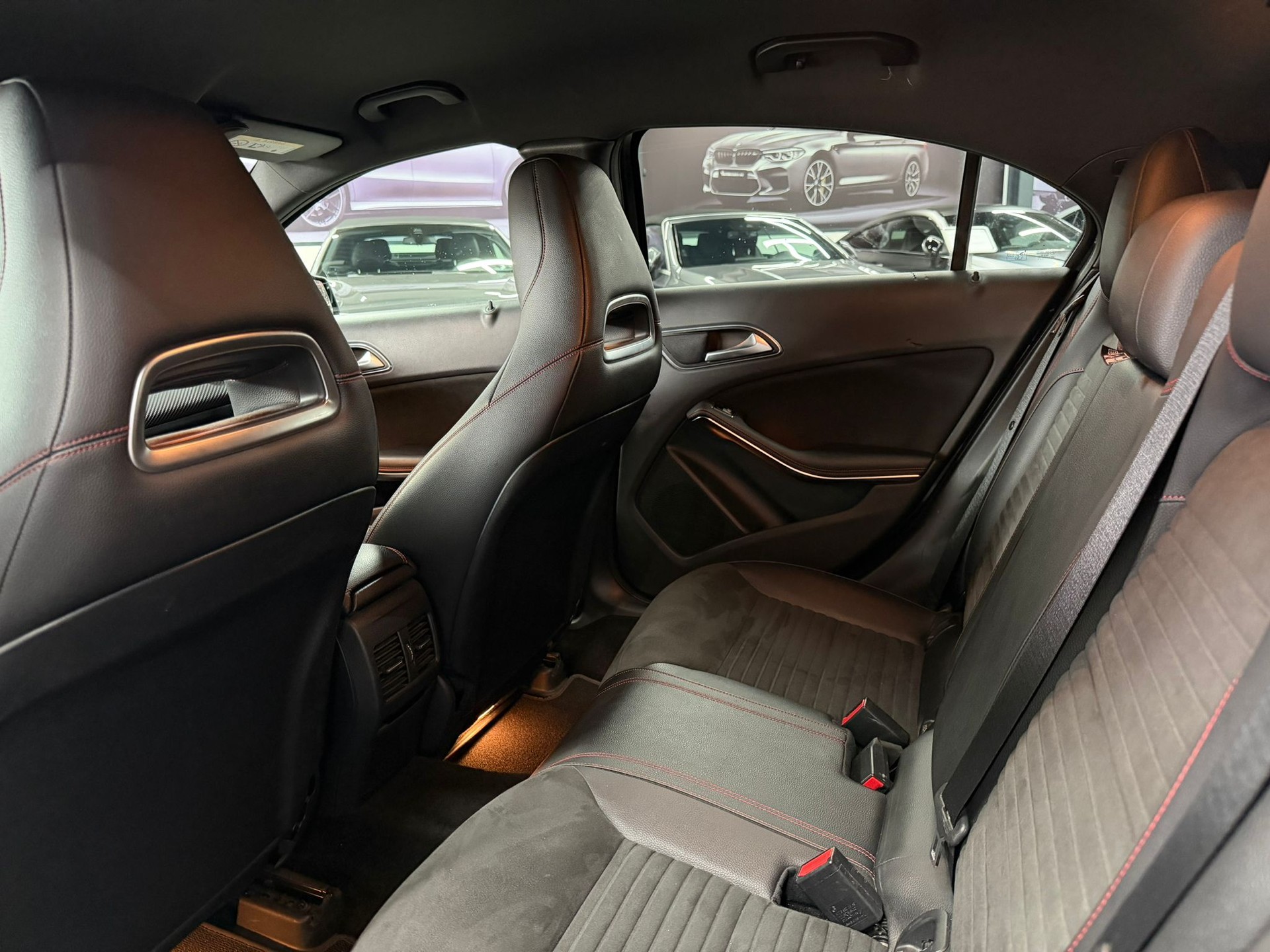 MERCEDES-BENZ A 220 AMG Line 4Matic 7G-DCT-image-22