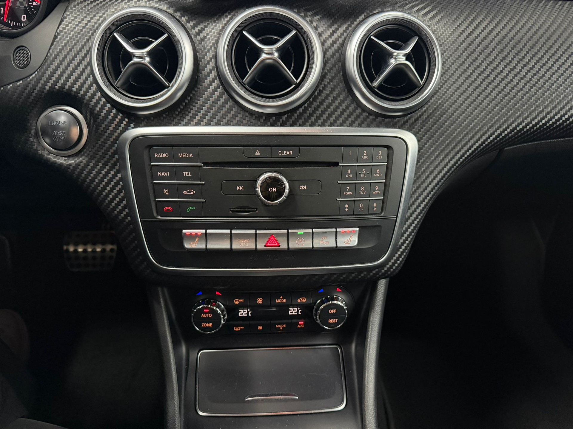 MERCEDES-BENZ A 220 AMG Line 4Matic 7G-DCT-image-18