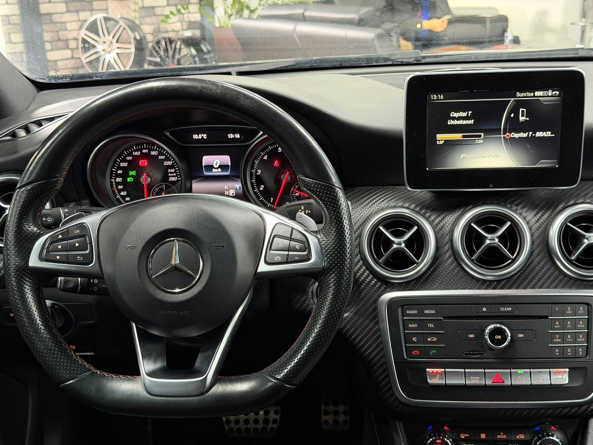MERCEDES-BENZ A 220 AMG Line 4Matic 7G-DCT-image-19