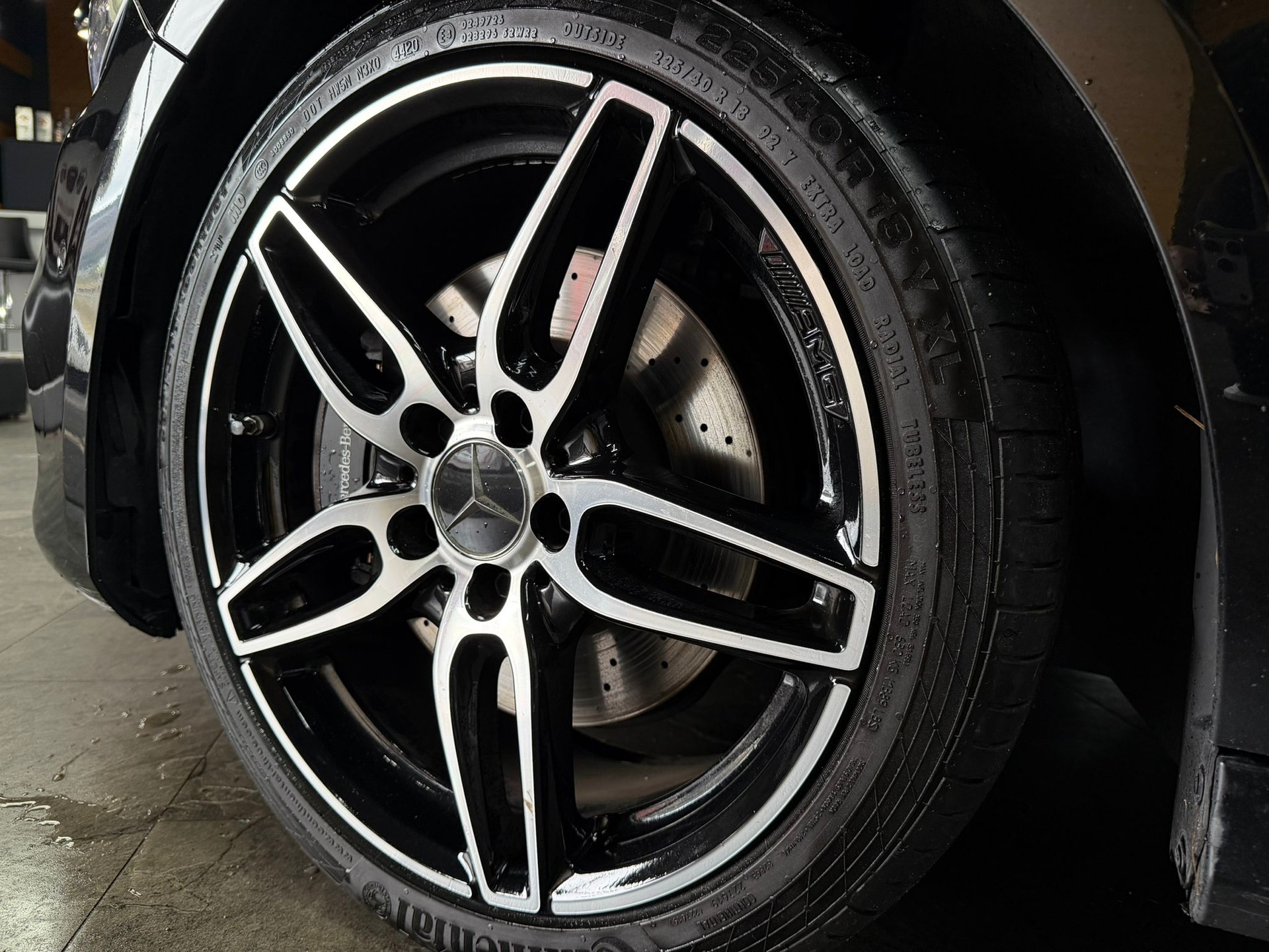 MERCEDES-BENZ A 220 AMG Line 4Matic 7G-DCT-image-23